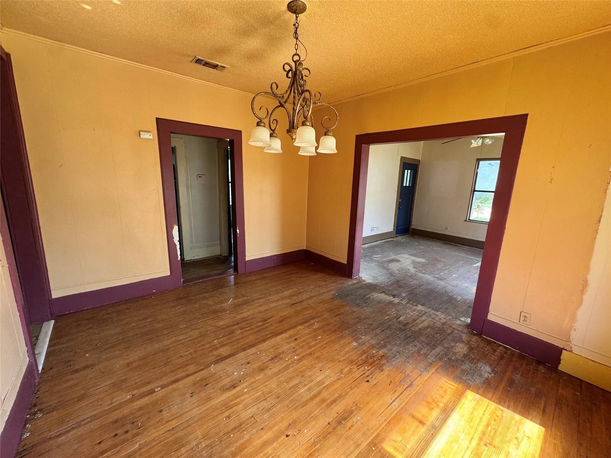 Single Family Residence For Sale in Coleman County , 204 Bowie Street, Santa Anna, Texas 76878, 2 Bedroom, 2 Bathroom, Garage spaces, 1,392 Sqft, built in 1940, mls#21377504, Real Estate Agent in Santa Anna, Homes For Sale in Coleman county, Homes For Sale in Santa Anna, Realtor in Santa Anna Texas, Real Estate Brokerage Independent Realty Texas, Luminita Cordes Realtor