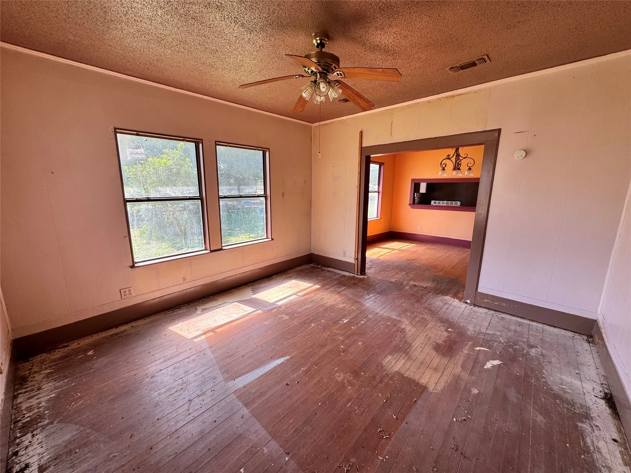 Single Family Residence For Sale in Coleman County , 204 Bowie Street, Santa Anna, Texas 76878, 2 Bedroom, 2 Bathroom, Garage spaces, 1,392 Sqft, built in 1940, mls#21377504, Real Estate Agent in Santa Anna, Homes For Sale in Coleman county, Homes For Sale in Santa Anna, Realtor in Santa Anna Texas, Real Estate Brokerage Independent Realty Texas, Luminita Cordes Realtor