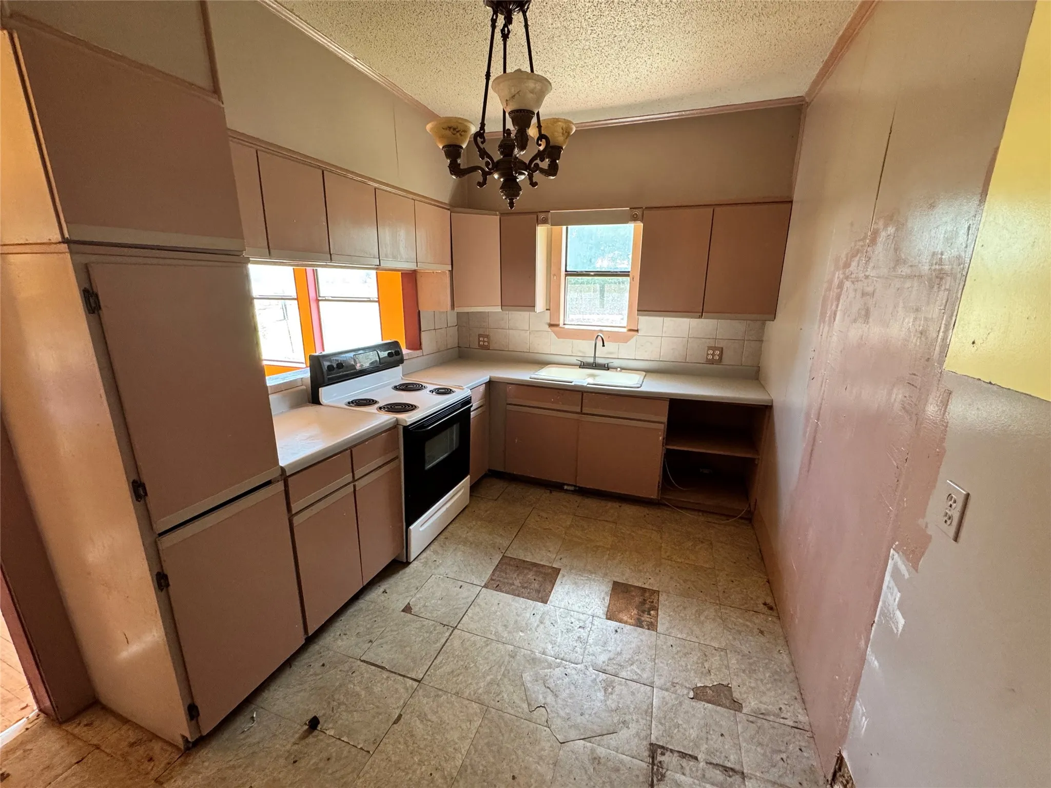 Single Family Residence For Sale in Coleman County , 204 Bowie Street, Santa Anna, Texas 76878, 2 Bedroom, 2 Bathroom, Garage spaces, 1,392 Sqft, built in 1940, mls#21377504, Real Estate Agent in Santa Anna, Homes For Sale in Coleman county, Homes For Sale in Santa Anna, Realtor in Santa Anna Texas, Real Estate Brokerage Independent Realty Texas, Luminita Cordes Realtor