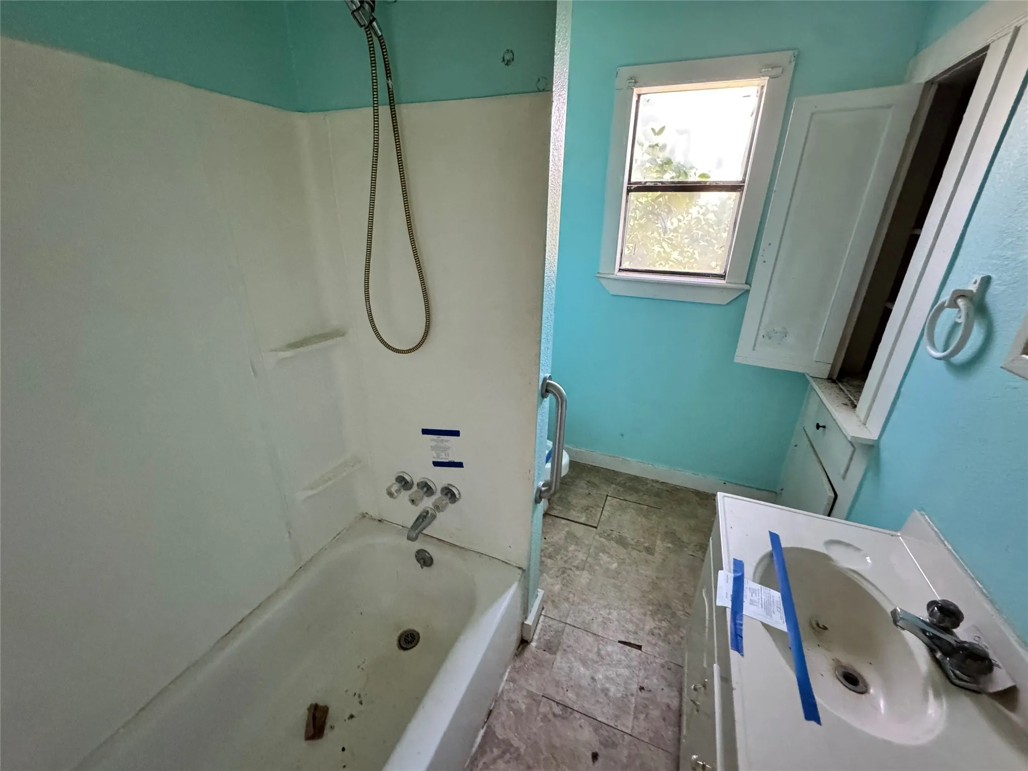 Single Family Residence For Sale in Coleman County , 204 Bowie Street, Santa Anna, Texas 76878, 2 Bedroom, 2 Bathroom, Garage spaces, 1,392 Sqft, built in 1940, mls#21377504, Real Estate Agent in Santa Anna, Homes For Sale in Coleman county, Homes For Sale in Santa Anna, Realtor in Santa Anna Texas, Real Estate Brokerage Independent Realty Texas, Luminita Cordes Realtor