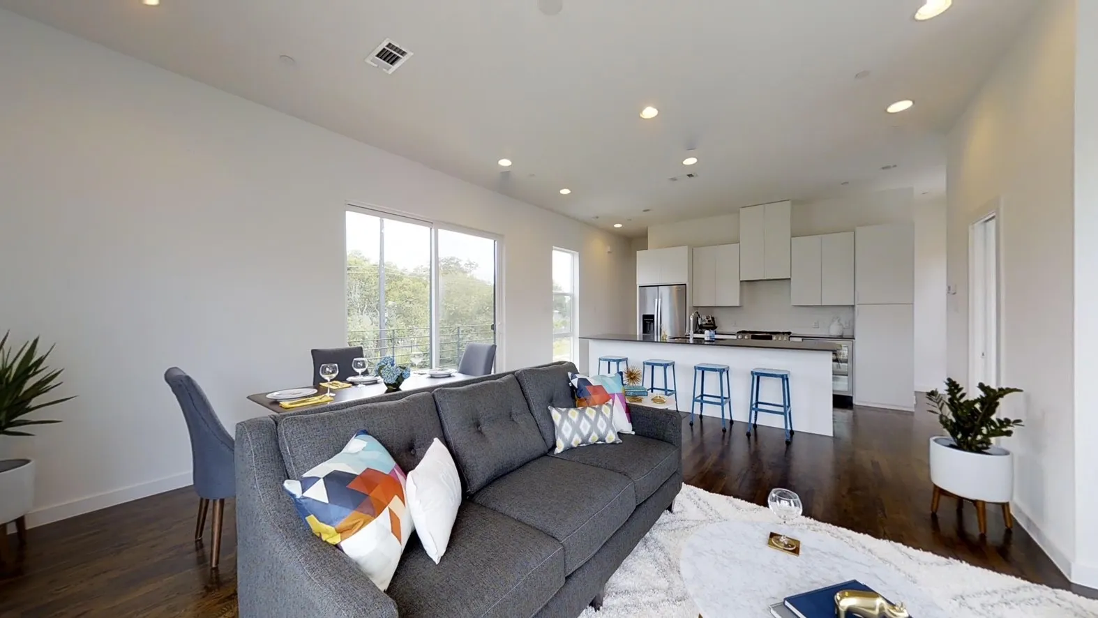 Townhouse For Rent in Dallas County , 4905 Live Oak Street C, Dallas, Texas 75206, 2 Bedroom, 3 Bathroom, 2 Garage spaces, 1,444 Sqft, built in 2016, mls#21377536, Real Estate Agent in Dallas, Homes For Rent in Dallas county, Homes For Rent in Dallas, Realtor in Dallas Texas, Real Estate Brokerage Independent Realty Texas, Luminita Cordes Realtor