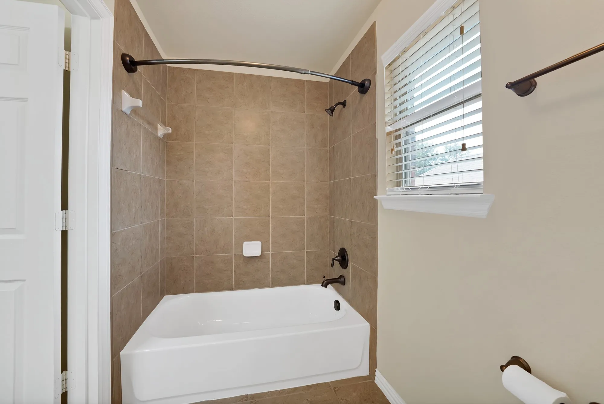 Single Family Residence For Sale in Collin County , 5004 Westport Drive, Mc Kinney, Texas 75070, 3 Bedroom, 3 Bathroom, 2 Garage spaces, 2,870 Sqft, built in 2008, mls#21368090, Real Estate Agent in Mc Kinney, Homes For Sale in Collin county, Homes For Sale in Mc Kinney, Realtor in Mc Kinney Texas, Real Estate Brokerage Independent Realty Texas, Luminita Cordes Realtor