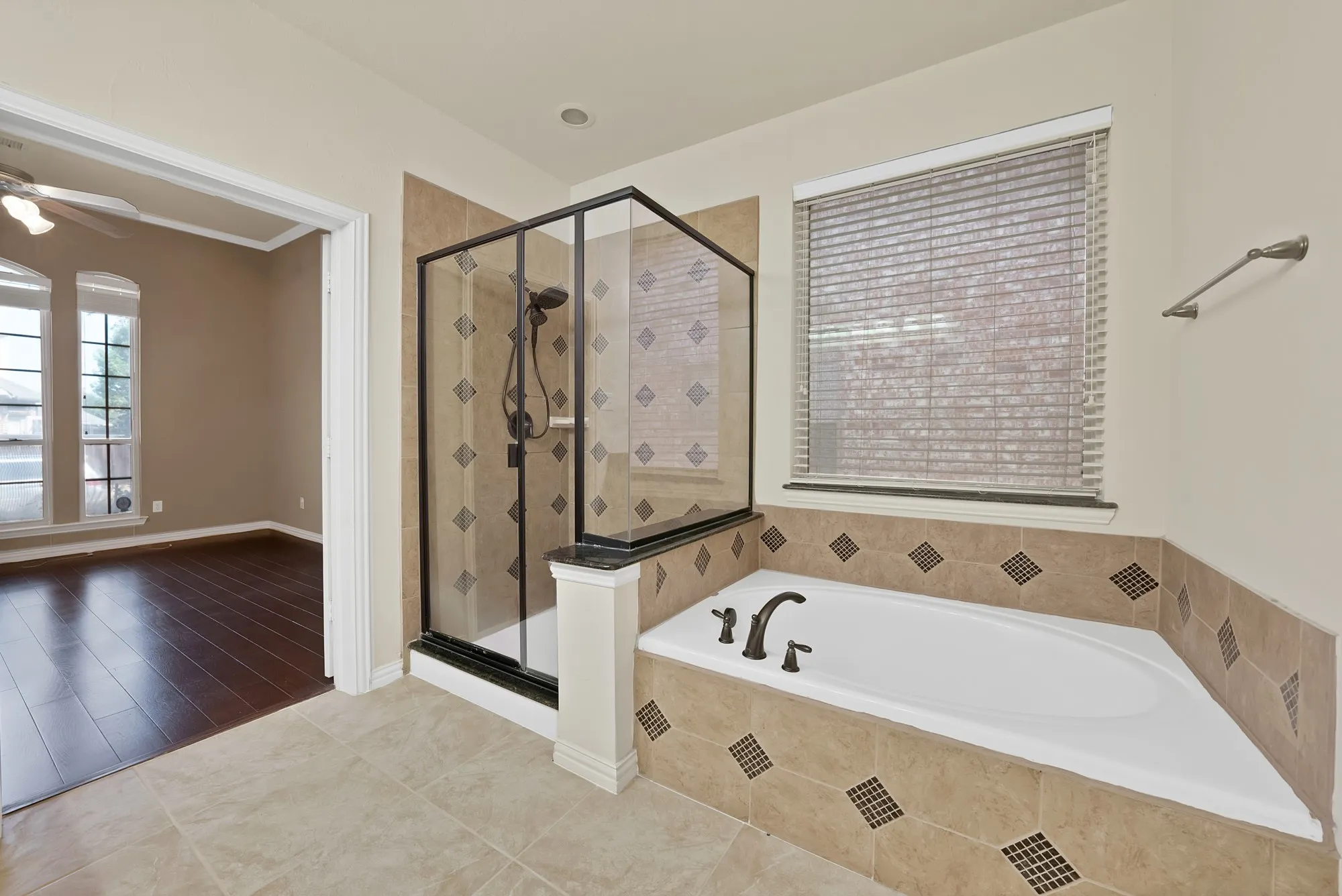 Single Family Residence For Sale in Collin County , 5004 Westport Drive, Mc Kinney, Texas 75070, 3 Bedroom, 3 Bathroom, 2 Garage spaces, 2,870 Sqft, built in 2008, mls#21368090, Real Estate Agent in Mc Kinney, Homes For Sale in Collin county, Homes For Sale in Mc Kinney, Realtor in Mc Kinney Texas, Real Estate Brokerage Independent Realty Texas, Luminita Cordes Realtor