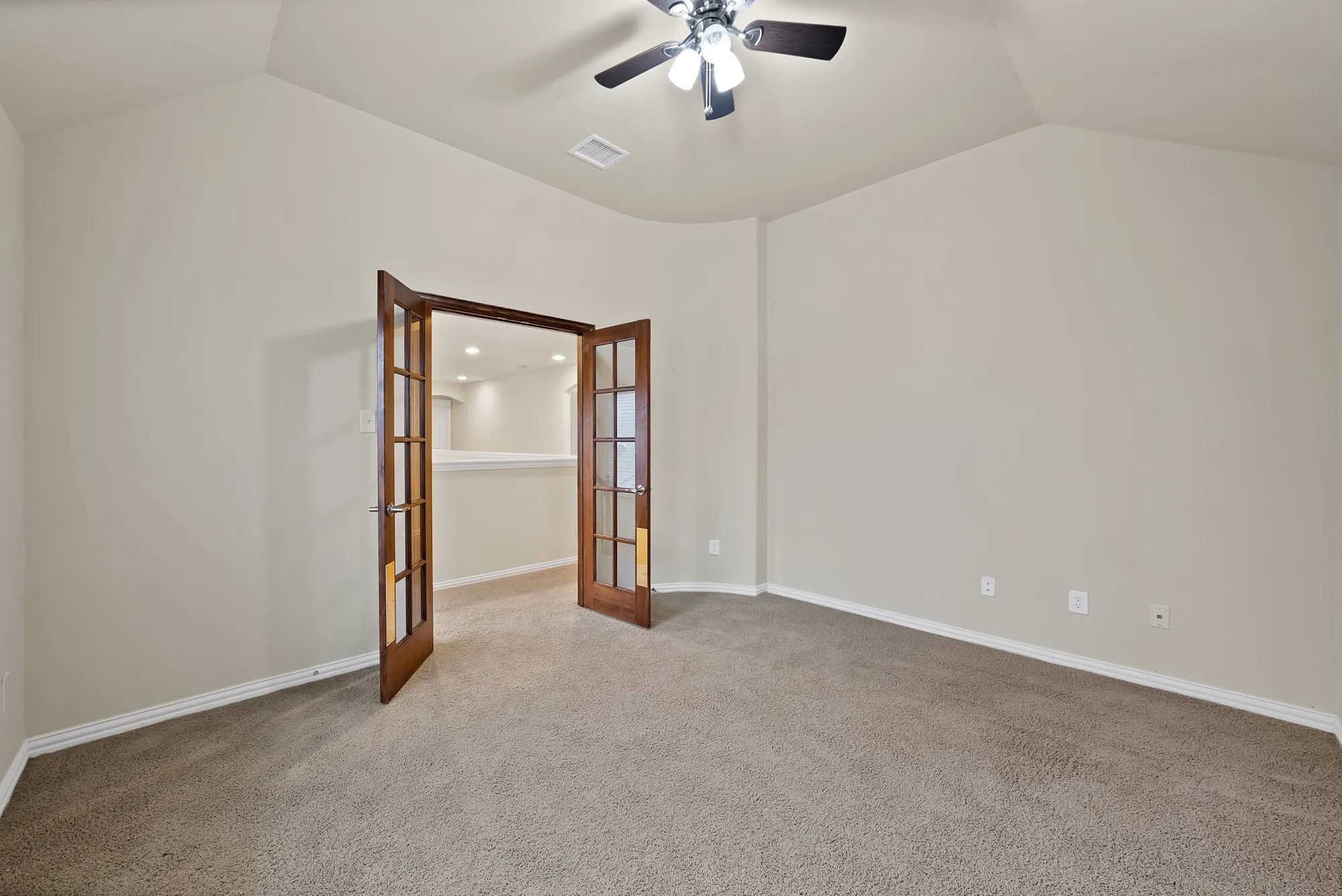 Single Family Residence For Sale in Collin County , 5004 Westport Drive, Mc Kinney, Texas 75070, 3 Bedroom, 3 Bathroom, 2 Garage spaces, 2,870 Sqft, built in 2008, mls#21368090, Real Estate Agent in Mc Kinney, Homes For Sale in Collin county, Homes For Sale in Mc Kinney, Realtor in Mc Kinney Texas, Real Estate Brokerage Independent Realty Texas, Luminita Cordes Realtor