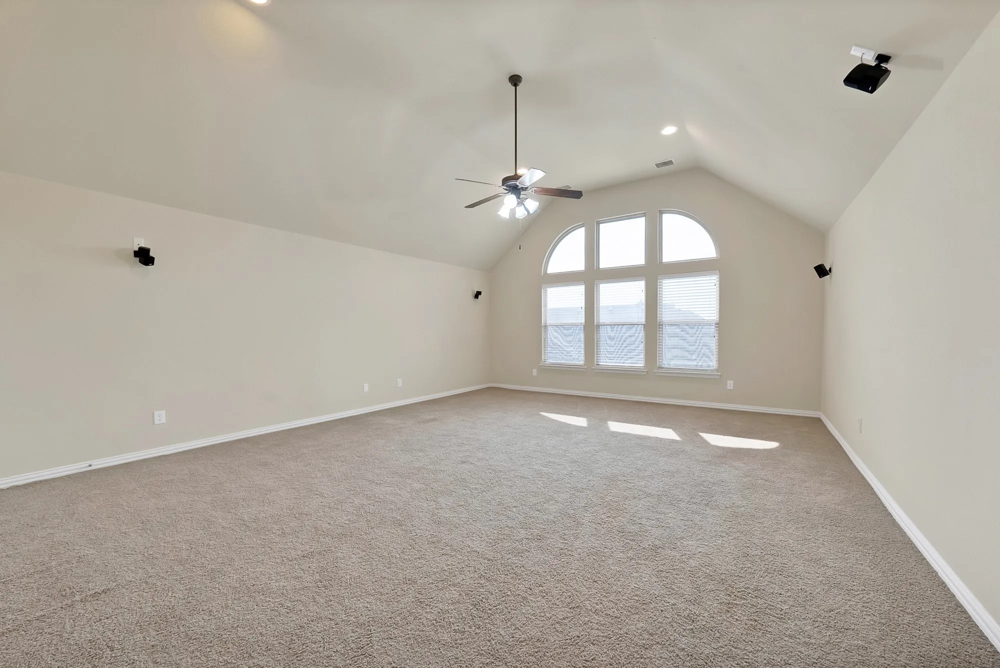 Single Family Residence For Sale in Collin County , 5004 Westport Drive, Mc Kinney, Texas 75070, 3 Bedroom, 3 Bathroom, 2 Garage spaces, 2,870 Sqft, built in 2008, mls#21368090, Real Estate Agent in Mc Kinney, Homes For Sale in Collin county, Homes For Sale in Mc Kinney, Realtor in Mc Kinney Texas, Real Estate Brokerage Independent Realty Texas, Luminita Cordes Realtor