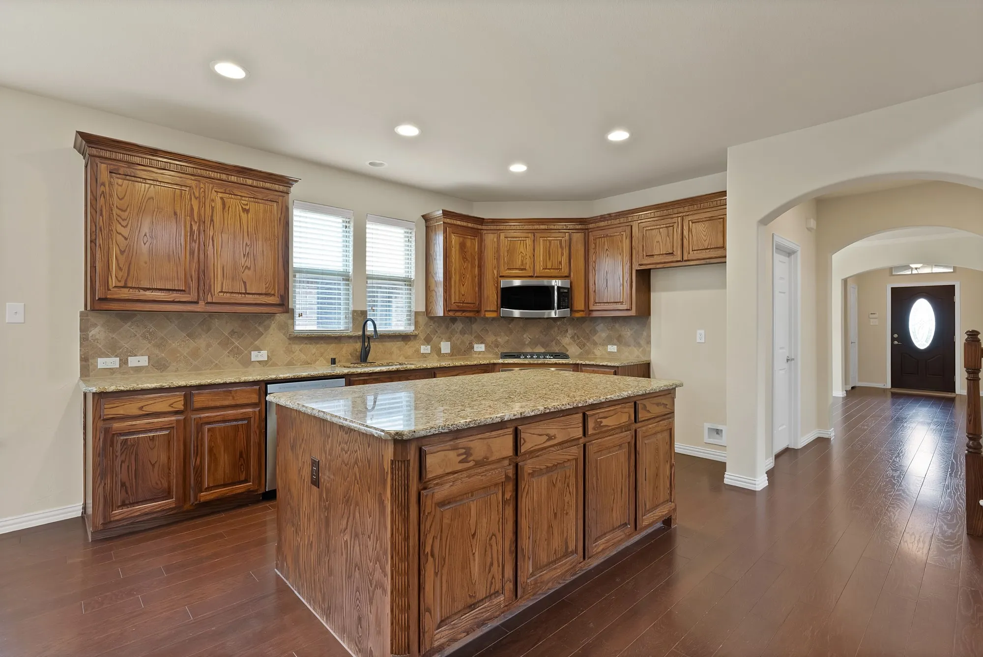 Single Family Residence For Sale in Collin County , 5004 Westport Drive, Mc Kinney, Texas 75070, 3 Bedroom, 3 Bathroom, 2 Garage spaces, 2,870 Sqft, built in 2008, mls#21368090, Real Estate Agent in Mc Kinney, Homes For Sale in Collin county, Homes For Sale in Mc Kinney, Realtor in Mc Kinney Texas, Real Estate Brokerage Independent Realty Texas, Luminita Cordes Realtor