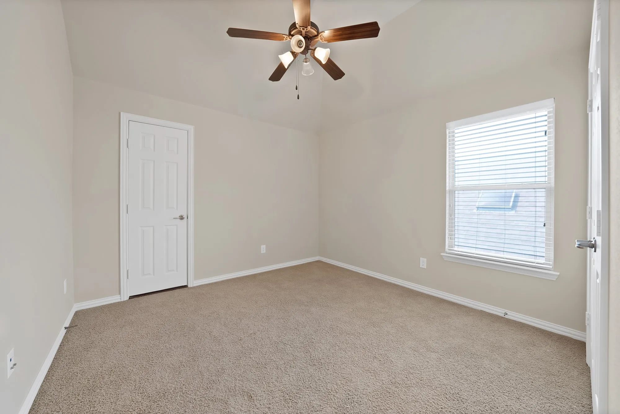Single Family Residence For Sale in Collin County , 5004 Westport Drive, Mc Kinney, Texas 75070, 3 Bedroom, 3 Bathroom, 2 Garage spaces, 2,870 Sqft, built in 2008, mls#21368090, Real Estate Agent in Mc Kinney, Homes For Sale in Collin county, Homes For Sale in Mc Kinney, Realtor in Mc Kinney Texas, Real Estate Brokerage Independent Realty Texas, Luminita Cordes Realtor