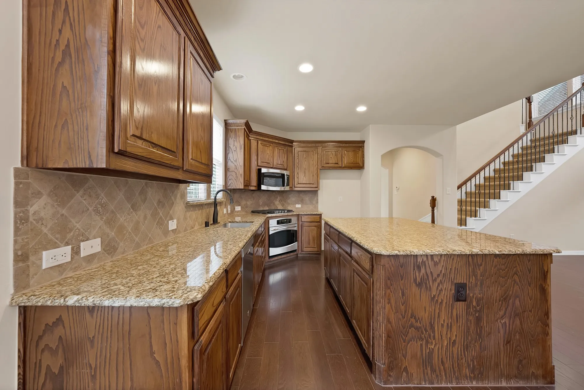 Single Family Residence For Sale in Collin County , 5004 Westport Drive, Mc Kinney, Texas 75070, 3 Bedroom, 3 Bathroom, 2 Garage spaces, 2,870 Sqft, built in 2008, mls#21368090, Real Estate Agent in Mc Kinney, Homes For Sale in Collin county, Homes For Sale in Mc Kinney, Realtor in Mc Kinney Texas, Real Estate Brokerage Independent Realty Texas, Luminita Cordes Realtor