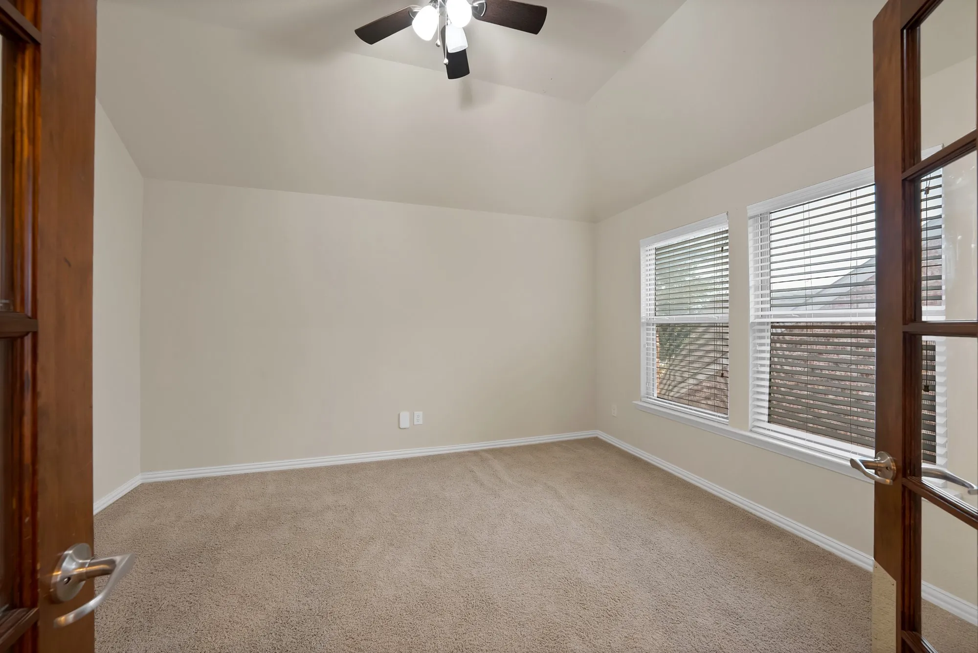 Single Family Residence For Sale in Collin County , 5004 Westport Drive, Mc Kinney, Texas 75070, 3 Bedroom, 3 Bathroom, 2 Garage spaces, 2,870 Sqft, built in 2008, mls#21368090, Real Estate Agent in Mc Kinney, Homes For Sale in Collin county, Homes For Sale in Mc Kinney, Realtor in Mc Kinney Texas, Real Estate Brokerage Independent Realty Texas, Luminita Cordes Realtor