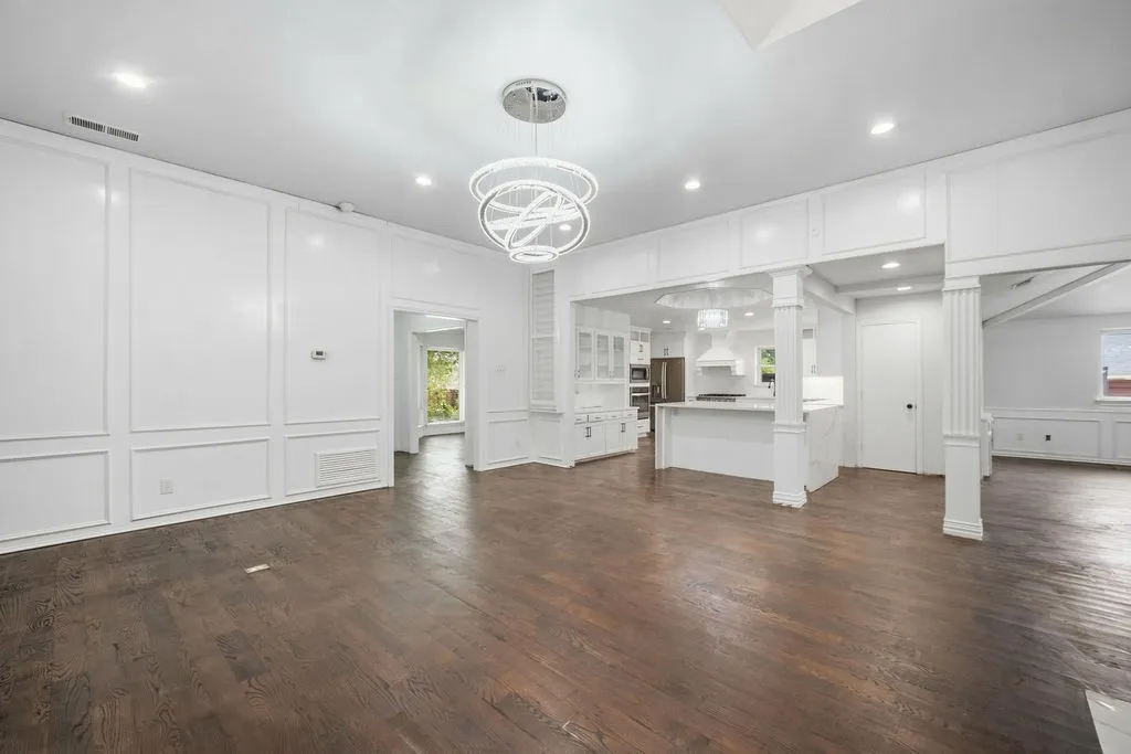 Single Family Residence For Sale in Dallas County , 2705 Timberleaf Drive, Carrollton, Texas 75006, 4 Bedroom, 3 Bathroom, 2 Garage spaces, 2,391 Sqft, built in 1984, mls#21377544, Real Estate Agent in Carrollton, Homes For Sale in Dallas county, Homes For Sale in Carrollton, Realtor in Carrollton Texas, Real Estate Brokerage Independent Realty Texas, Luminita Cordes Realtor