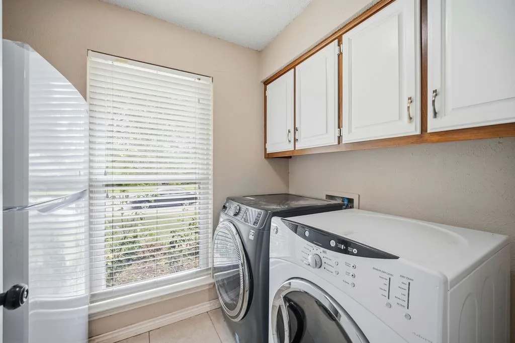 Single Family Residence For Sale in Dallas County , 2705 Timberleaf Drive, Carrollton, Texas 75006, 4 Bedroom, 3 Bathroom, 2 Garage spaces, 2,391 Sqft, built in 1984, mls#21377544, Real Estate Agent in Carrollton, Homes For Sale in Dallas county, Homes For Sale in Carrollton, Realtor in Carrollton Texas, Real Estate Brokerage Independent Realty Texas, Luminita Cordes Realtor