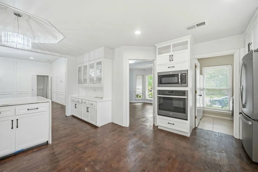 Single Family Residence For Sale in Dallas County , 2705 Timberleaf Drive, Carrollton, Texas 75006, 4 Bedroom, 3 Bathroom, 2 Garage spaces, 2,391 Sqft, built in 1984, mls#21377544, Real Estate Agent in Carrollton, Homes For Sale in Dallas county, Homes For Sale in Carrollton, Realtor in Carrollton Texas, Real Estate Brokerage Independent Realty Texas, Luminita Cordes Realtor