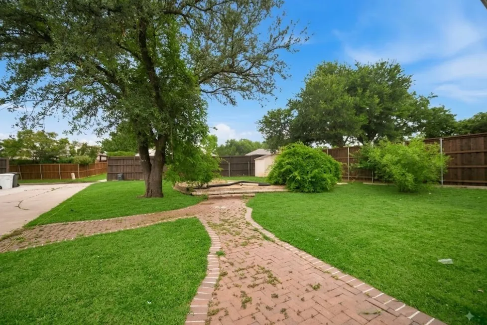 Single Family Residence For Sale in Dallas County , 2705 Timberleaf Drive, Carrollton, Texas 75006, 4 Bedroom, 3 Bathroom, 2 Garage spaces, 2,391 Sqft, built in 1984, mls#21377544, Real Estate Agent in Carrollton, Homes For Sale in Dallas county, Homes For Sale in Carrollton, Realtor in Carrollton Texas, Real Estate Brokerage Independent Realty Texas, Luminita Cordes Realtor
