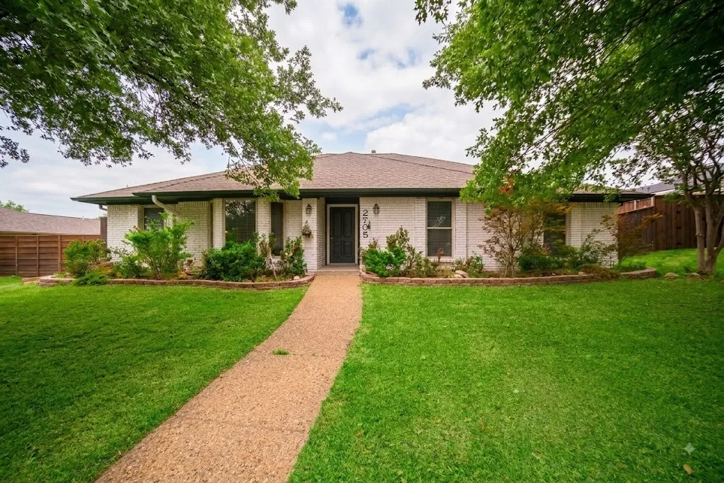 Single Family Residence For Sale in Dallas County , 2705 Timberleaf Drive, Carrollton, Texas 75006, 4 Bedroom, 3 Bathroom, 2 Garage spaces, 2,391 Sqft, built in 1984, mls#21377544, Real Estate Agent in Carrollton, Homes For Sale in Dallas county, Homes For Sale in Carrollton, Realtor in Carrollton Texas, Real Estate Brokerage Independent Realty Texas, Luminita Cordes Realtor