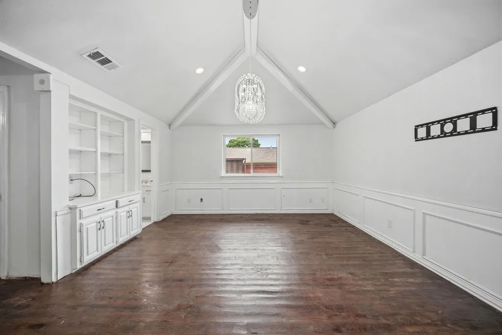 Single Family Residence For Sale in Dallas County , 2705 Timberleaf Drive, Carrollton, Texas 75006, 4 Bedroom, 3 Bathroom, 2 Garage spaces, 2,391 Sqft, built in 1984, mls#21377544, Real Estate Agent in Carrollton, Homes For Sale in Dallas county, Homes For Sale in Carrollton, Realtor in Carrollton Texas, Real Estate Brokerage Independent Realty Texas, Luminita Cordes Realtor