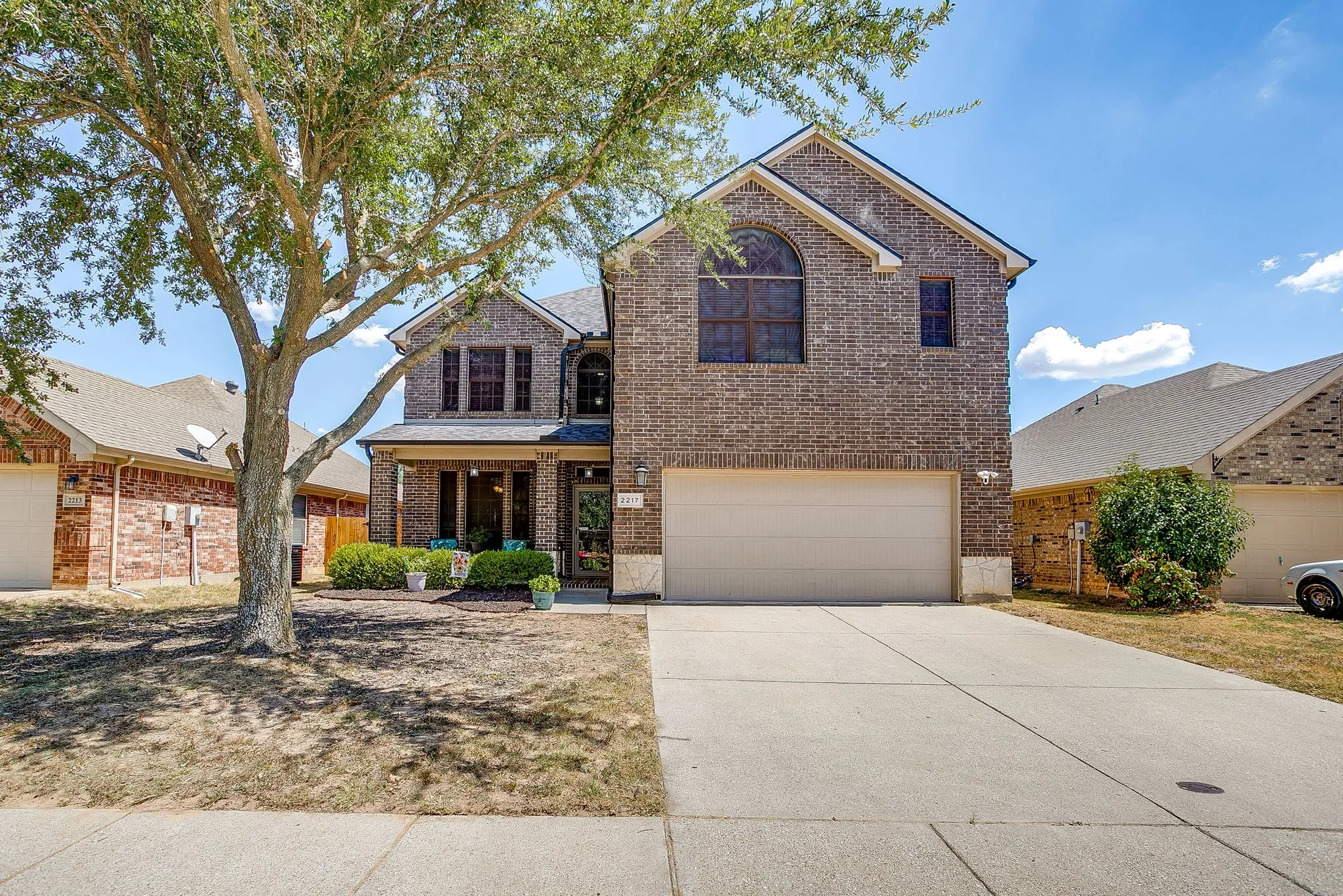 Single Family Residence For Sale in Parker County , 2217 Whitney Drive, Weatherford, Texas 76087, 4 Bedroom, 3 Bathroom, 2 Garage spaces, 2,465 Sqft, built in 2009, mls#21377268, Real Estate Agent in Weatherford, Homes For Sale in Parker county, Homes For Sale in Weatherford, Realtor in Weatherford Texas, Real Estate Brokerage Independent Realty Texas, Luminita Cordes Realtor
