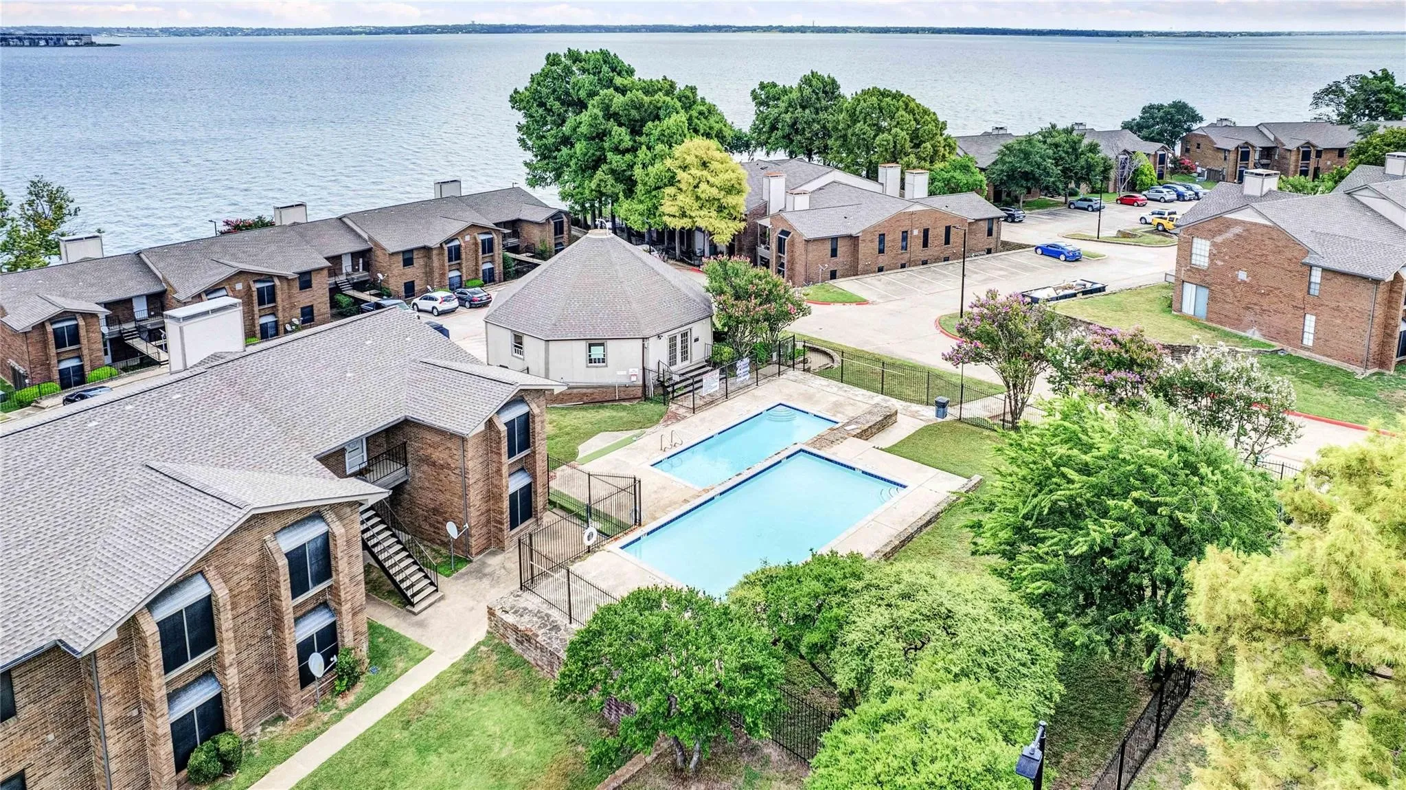 Condominium For Rent in Dallas County , 4452 Chaha Road 204, Garland, Texas 75043, 2 Bedroom, 2 Bathroom, Garage spaces, 958 Sqft, built in 1981, mls#21377526, Real Estate Agent in Garland, Homes For Rent in Dallas county, Homes For Rent in Garland, Realtor in Garland Texas, Real Estate Brokerage Independent Realty Texas, Luminita Cordes Realtor