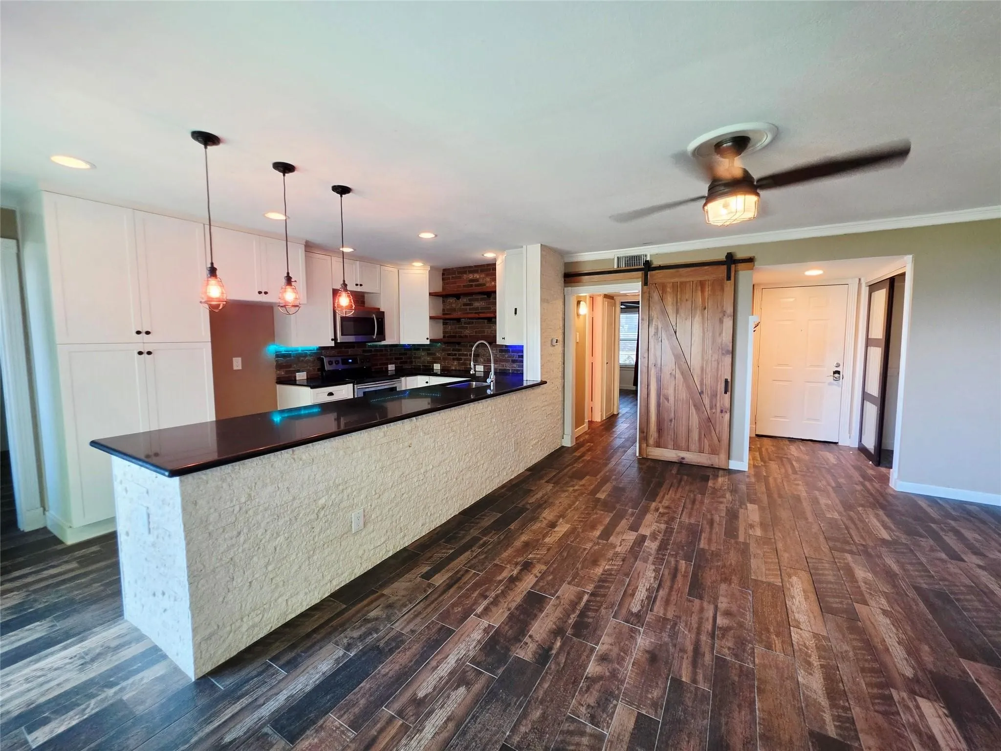 Condominium For Rent in Dallas County , 4452 Chaha Road 204, Garland, Texas 75043, 2 Bedroom, 2 Bathroom, Garage spaces, 958 Sqft, built in 1981, mls#21377526, Real Estate Agent in Garland, Homes For Rent in Dallas county, Homes For Rent in Garland, Realtor in Garland Texas, Real Estate Brokerage Independent Realty Texas, Luminita Cordes Realtor