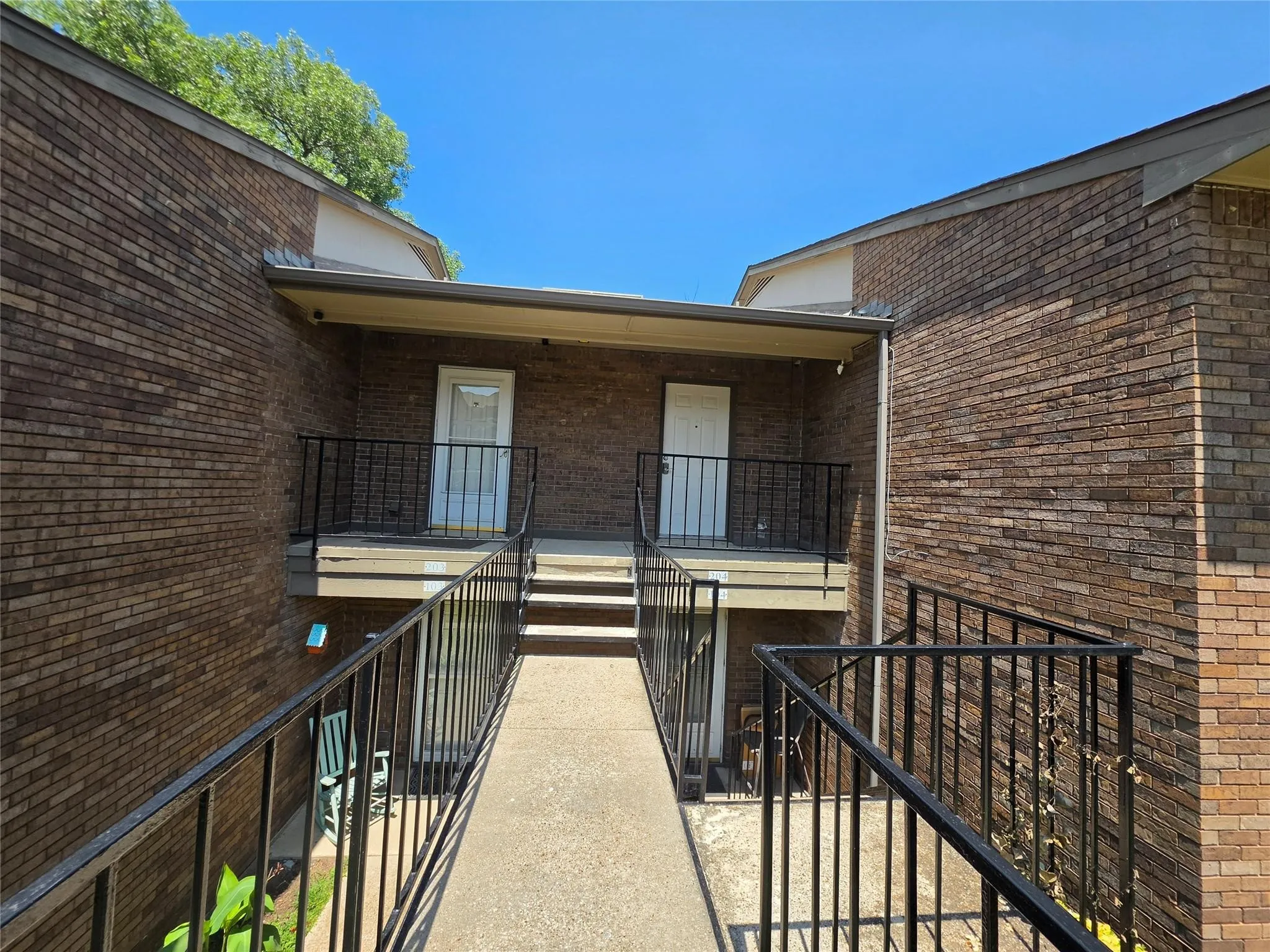 Condominium For Rent in Dallas County , 4452 Chaha Road 204, Garland, Texas 75043, 2 Bedroom, 2 Bathroom, Garage spaces, 958 Sqft, built in 1981, mls#21377526, Real Estate Agent in Garland, Homes For Rent in Dallas county, Homes For Rent in Garland, Realtor in Garland Texas, Real Estate Brokerage Independent Realty Texas, Luminita Cordes Realtor