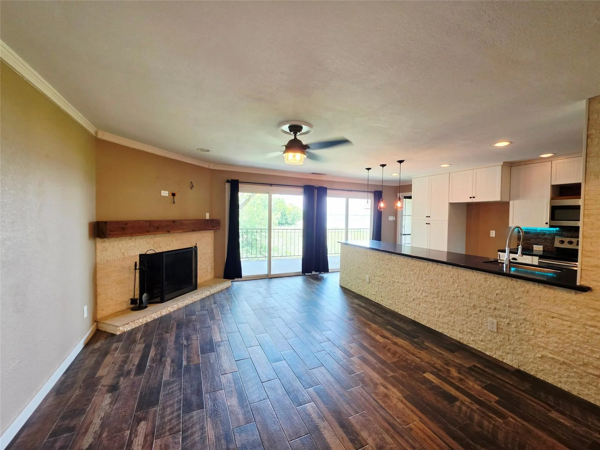Condominium For Rent in Dallas County , 4452 Chaha Road 204, Garland, Texas 75043, 2 Bedroom, 2 Bathroom, Garage spaces, 958 Sqft, built in 1981, mls#21377526, Real Estate Agent in Garland, Homes For Rent in Dallas county, Homes For Rent in Garland, Realtor in Garland Texas, Real Estate Brokerage Independent Realty Texas, Luminita Cordes Realtor
