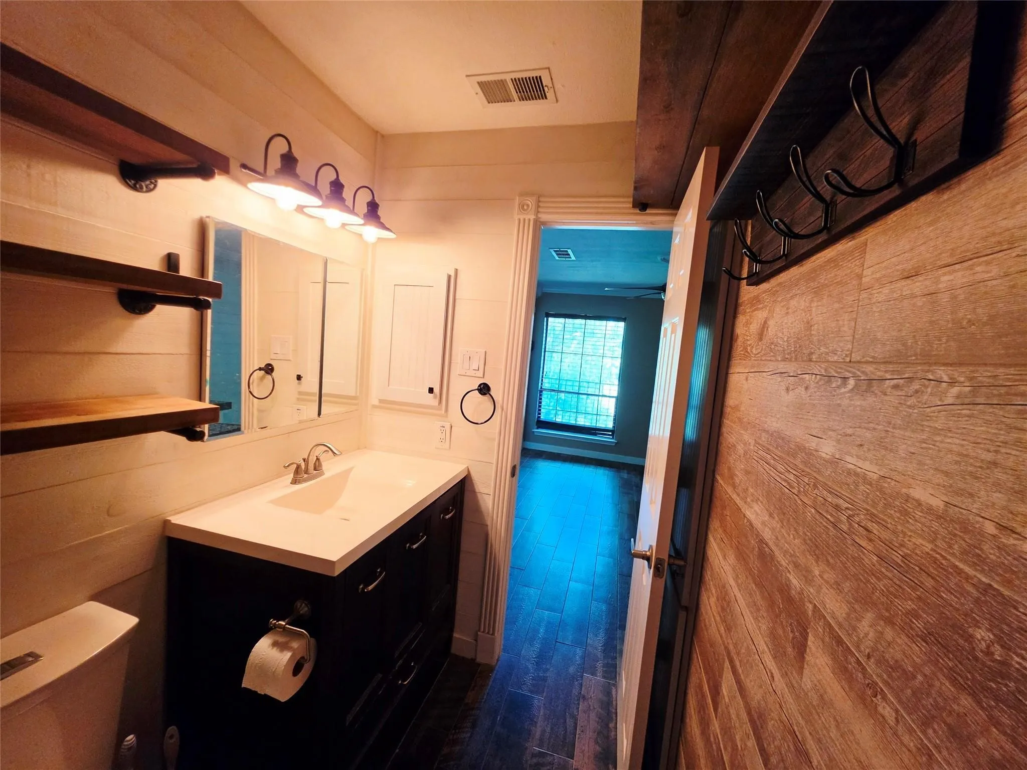 Condominium For Rent in Dallas County , 4452 Chaha Road 204, Garland, Texas 75043, 2 Bedroom, 2 Bathroom, Garage spaces, 958 Sqft, built in 1981, mls#21377526, Real Estate Agent in Garland, Homes For Rent in Dallas county, Homes For Rent in Garland, Realtor in Garland Texas, Real Estate Brokerage Independent Realty Texas, Luminita Cordes Realtor