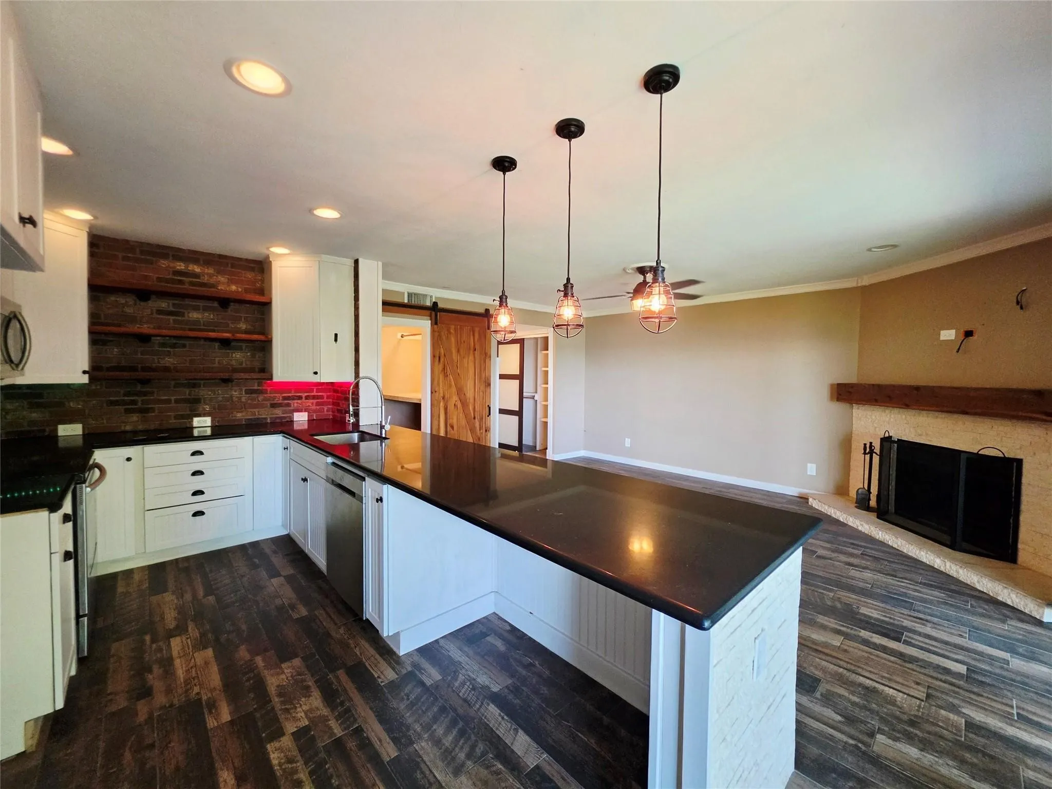 Condominium For Rent in Dallas County , 4452 Chaha Road 204, Garland, Texas 75043, 2 Bedroom, 2 Bathroom, Garage spaces, 958 Sqft, built in 1981, mls#21377526, Real Estate Agent in Garland, Homes For Rent in Dallas county, Homes For Rent in Garland, Realtor in Garland Texas, Real Estate Brokerage Independent Realty Texas, Luminita Cordes Realtor