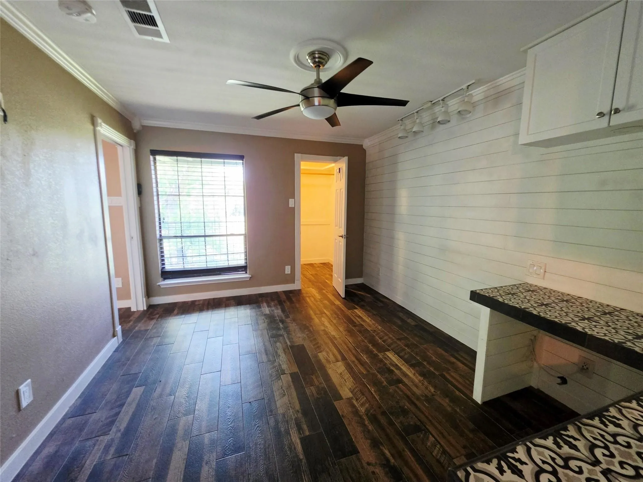 Condominium For Rent in Dallas County , 4452 Chaha Road 204, Garland, Texas 75043, 2 Bedroom, 2 Bathroom, Garage spaces, 958 Sqft, built in 1981, mls#21377526, Real Estate Agent in Garland, Homes For Rent in Dallas county, Homes For Rent in Garland, Realtor in Garland Texas, Real Estate Brokerage Independent Realty Texas, Luminita Cordes Realtor