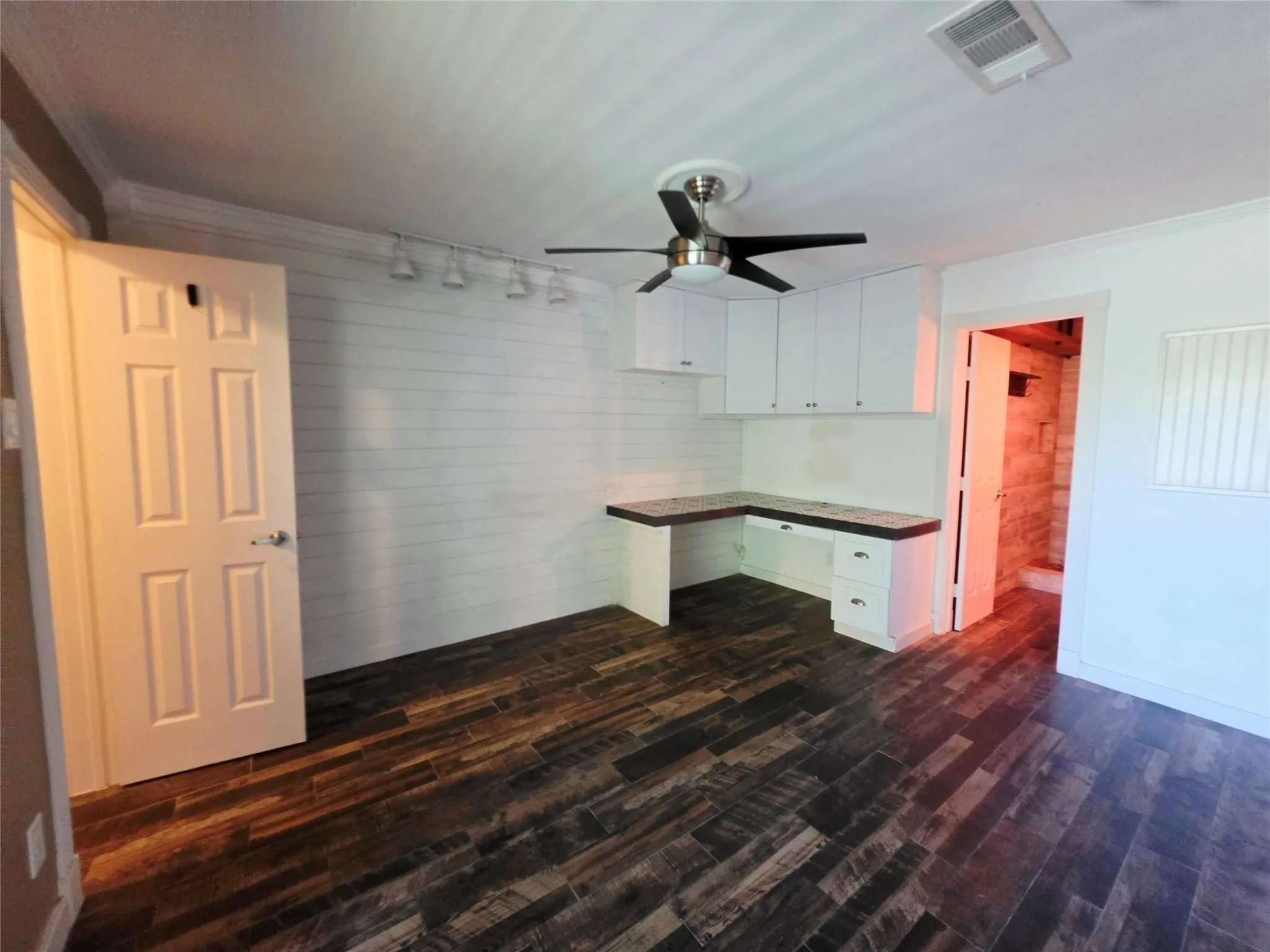 Condominium For Rent in Dallas County , 4452 Chaha Road 204, Garland, Texas 75043, 2 Bedroom, 2 Bathroom, Garage spaces, 958 Sqft, built in 1981, mls#21377526, Real Estate Agent in Garland, Homes For Rent in Dallas county, Homes For Rent in Garland, Realtor in Garland Texas, Real Estate Brokerage Independent Realty Texas, Luminita Cordes Realtor