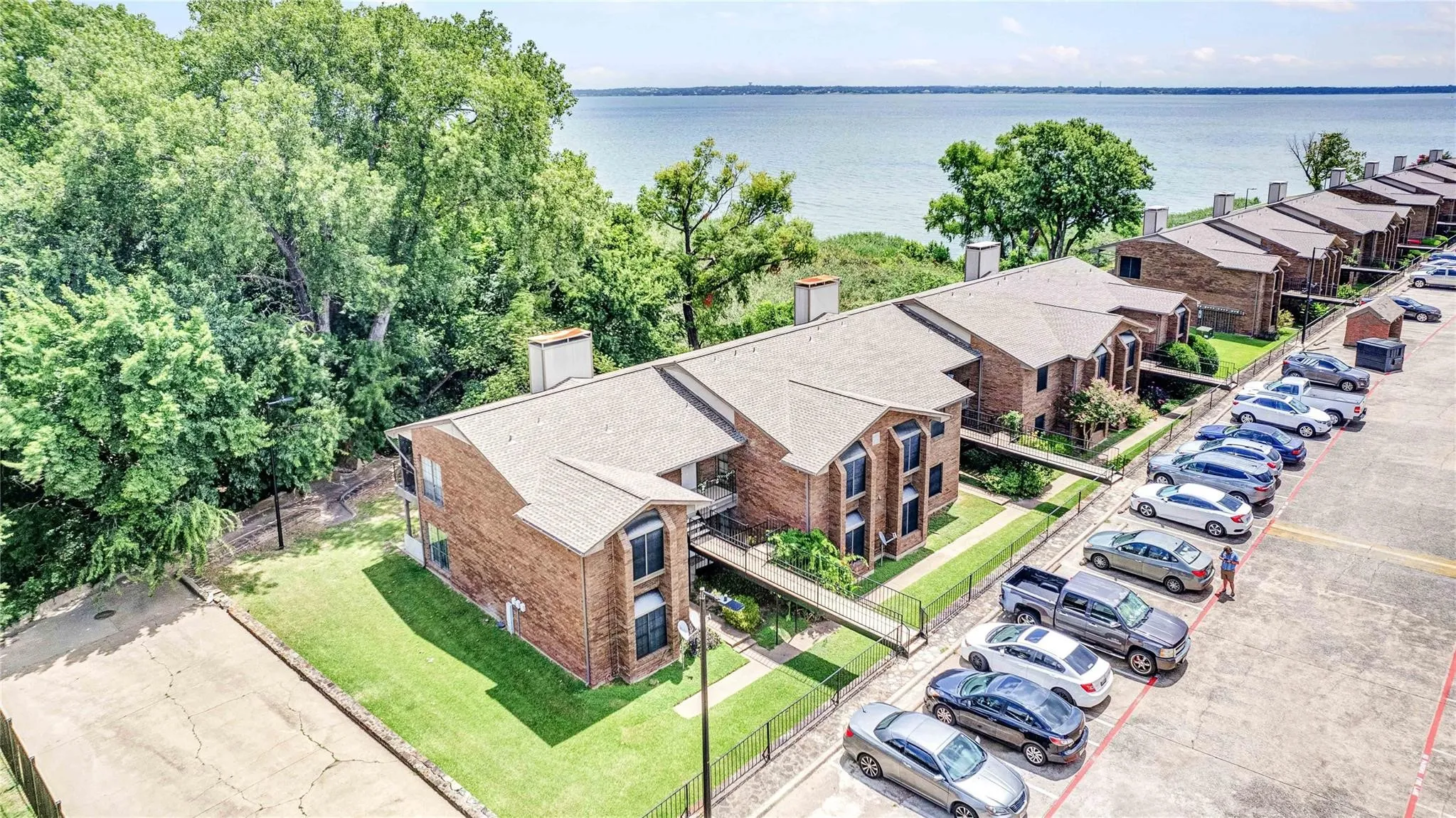 Condominium For Rent in Dallas County , 4452 Chaha Road 204, Garland, Texas 75043, 2 Bedroom, 2 Bathroom, Garage spaces, 958 Sqft, built in 1981, mls#21377526, Real Estate Agent in Garland, Homes For Rent in Dallas county, Homes For Rent in Garland, Realtor in Garland Texas, Real Estate Brokerage Independent Realty Texas, Luminita Cordes Realtor