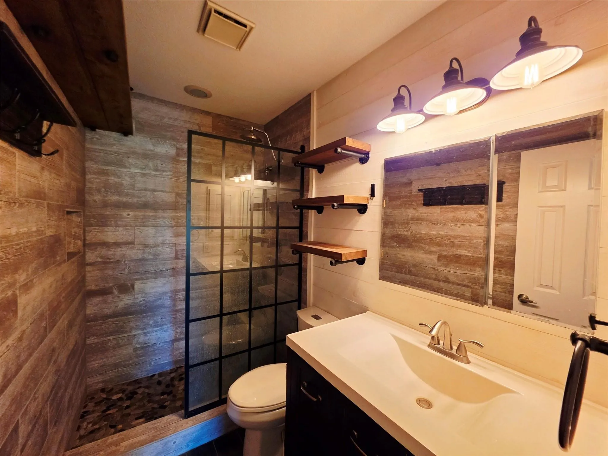 Condominium For Rent in Dallas County , 4452 Chaha Road 204, Garland, Texas 75043, 2 Bedroom, 2 Bathroom, Garage spaces, 958 Sqft, built in 1981, mls#21377526, Real Estate Agent in Garland, Homes For Rent in Dallas county, Homes For Rent in Garland, Realtor in Garland Texas, Real Estate Brokerage Independent Realty Texas, Luminita Cordes Realtor