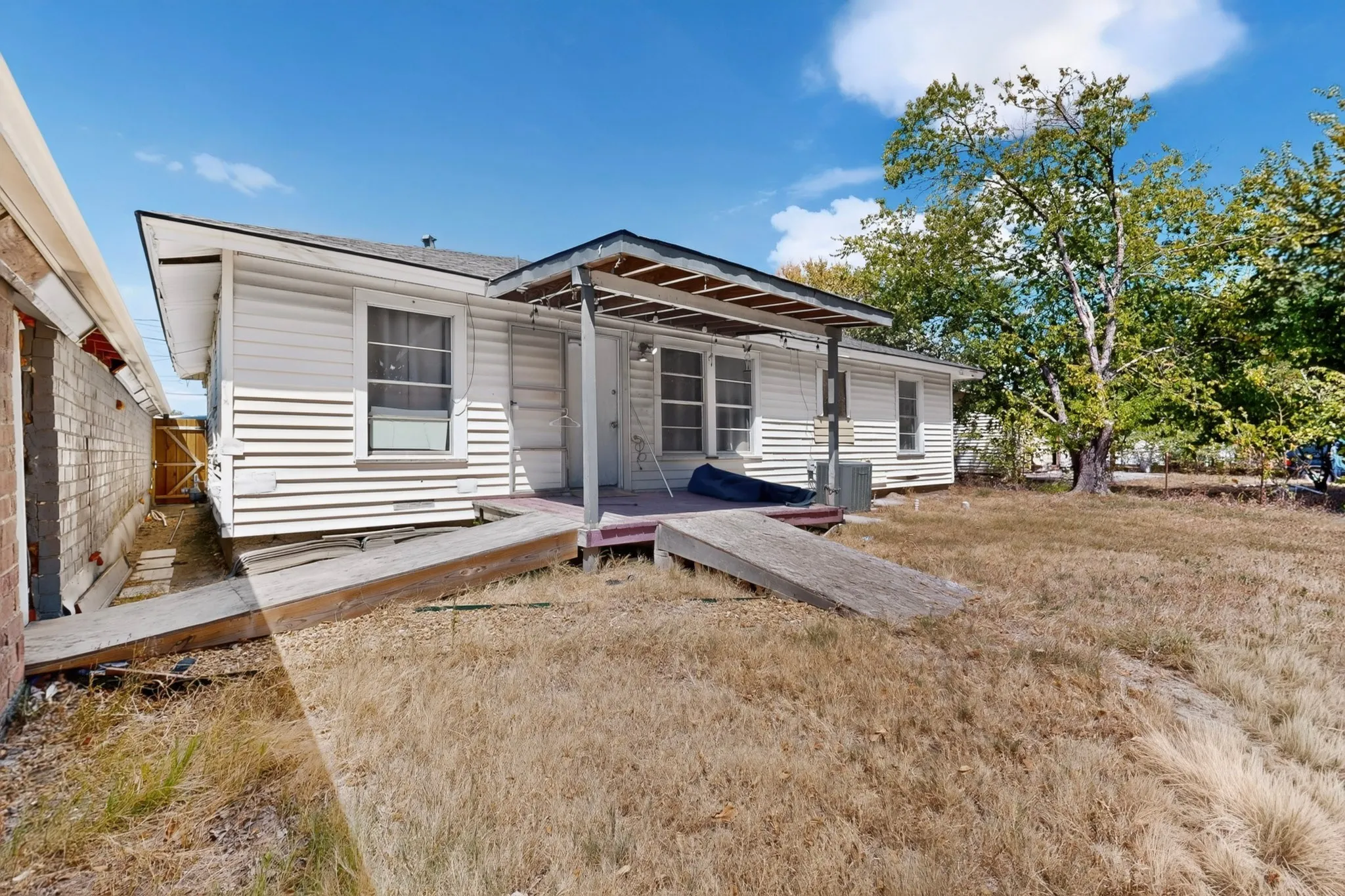 For Sale in Dallas County , 3004 Hickory Tree Road, Balch Springs, Texas 75180, 3 Bedroom, 2 Bathroom, Garage spaces, 4,215 Sqft, built in 1953, mls#21377250, Real Estate Agent in Balch Springs, Homes For Sale in Dallas county, Homes For Sale in Balch Springs, Realtor in Balch Springs Texas, Real Estate Brokerage Independent Realty Texas, Luminita Cordes Realtor