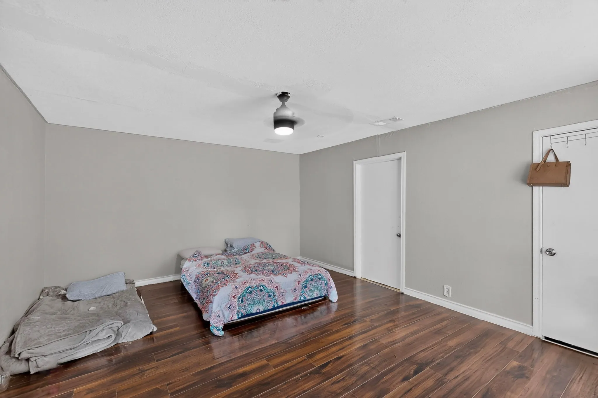 For Sale in Dallas County , 3004 Hickory Tree Road, Balch Springs, Texas 75180, 3 Bedroom, 2 Bathroom, Garage spaces, 4,215 Sqft, built in 1953, mls#21377250, Real Estate Agent in Balch Springs, Homes For Sale in Dallas county, Homes For Sale in Balch Springs, Realtor in Balch Springs Texas, Real Estate Brokerage Independent Realty Texas, Luminita Cordes Realtor