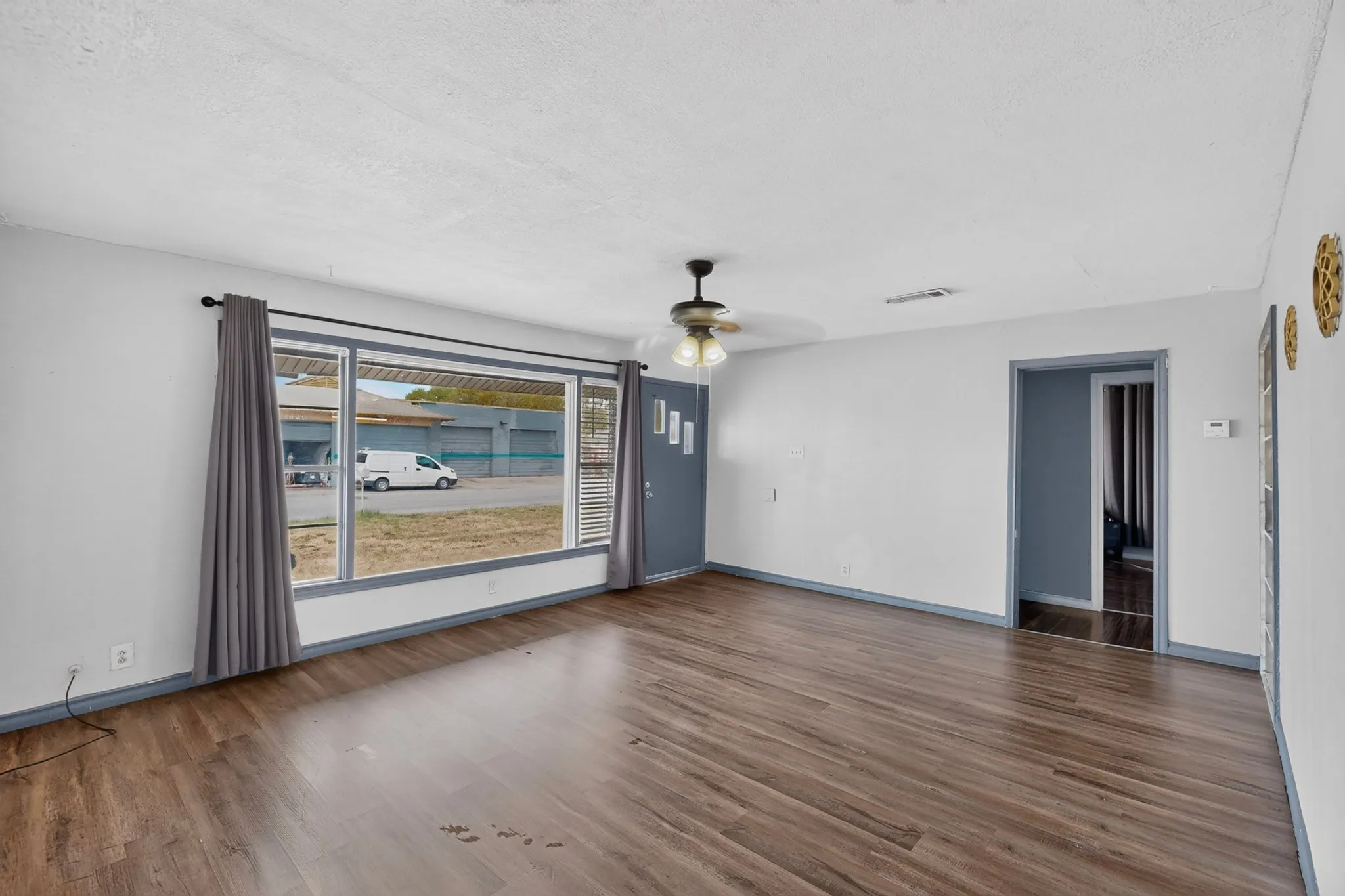 For Sale in Dallas County , 3004 Hickory Tree Road, Balch Springs, Texas 75180, 3 Bedroom, 2 Bathroom, Garage spaces, 4,215 Sqft, built in 1953, mls#21377250, Real Estate Agent in Balch Springs, Homes For Sale in Dallas county, Homes For Sale in Balch Springs, Realtor in Balch Springs Texas, Real Estate Brokerage Independent Realty Texas, Luminita Cordes Realtor