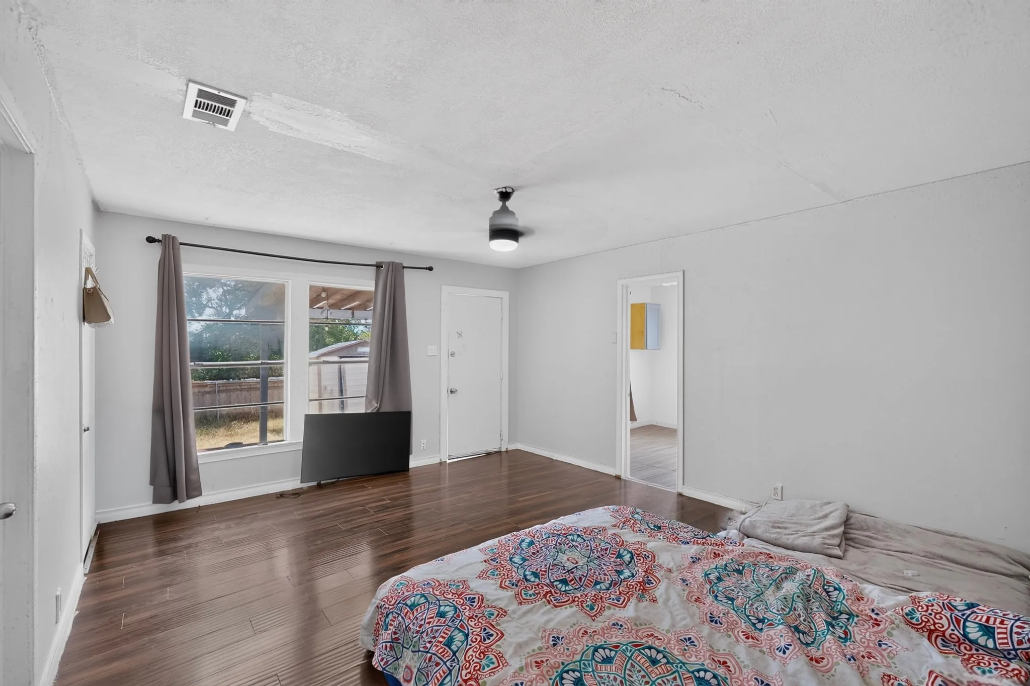 For Sale in Dallas County , 3004 Hickory Tree Road, Balch Springs, Texas 75180, 3 Bedroom, 2 Bathroom, Garage spaces, 4,215 Sqft, built in 1953, mls#21377250, Real Estate Agent in Balch Springs, Homes For Sale in Dallas county, Homes For Sale in Balch Springs, Realtor in Balch Springs Texas, Real Estate Brokerage Independent Realty Texas, Luminita Cordes Realtor