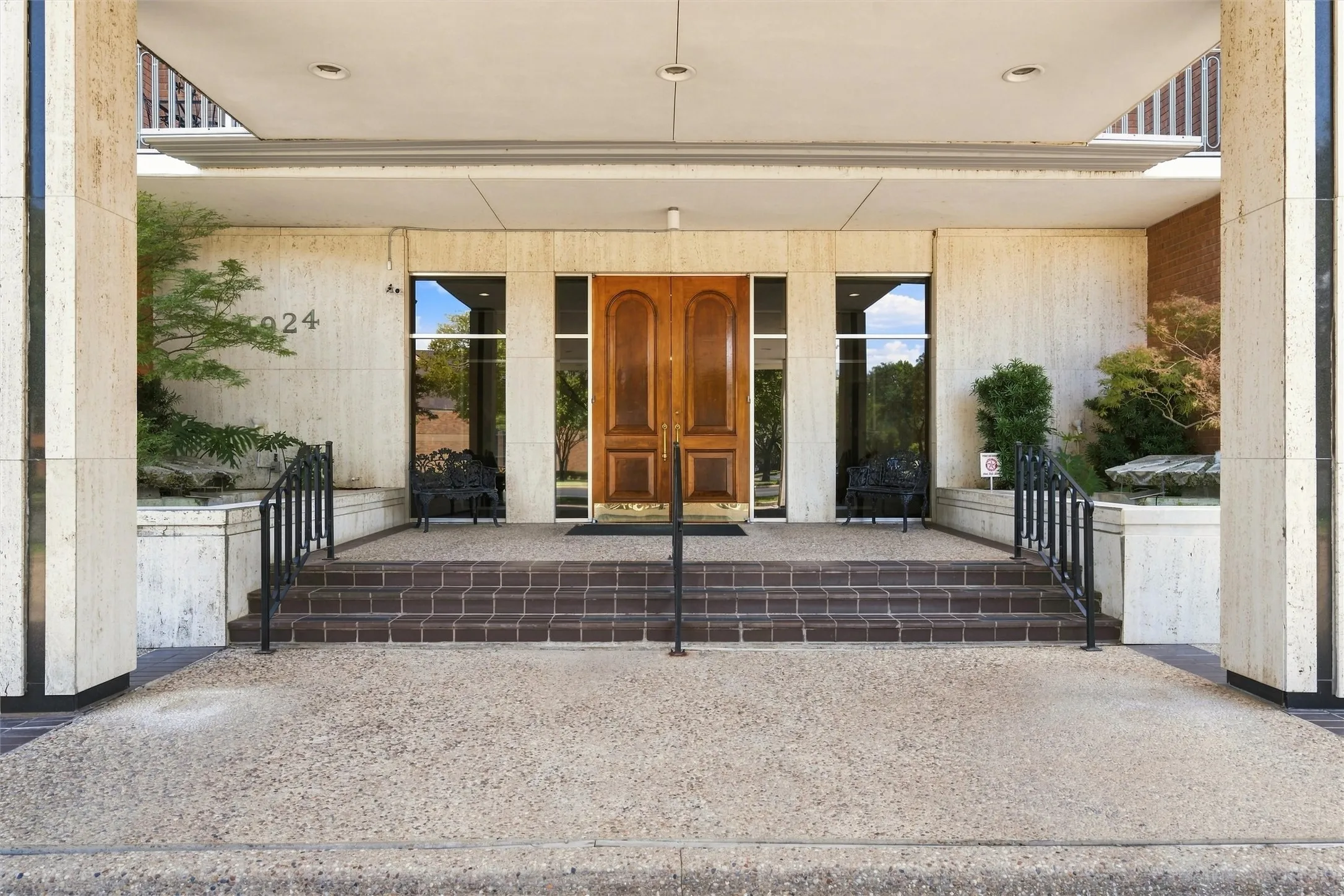 Entry to building