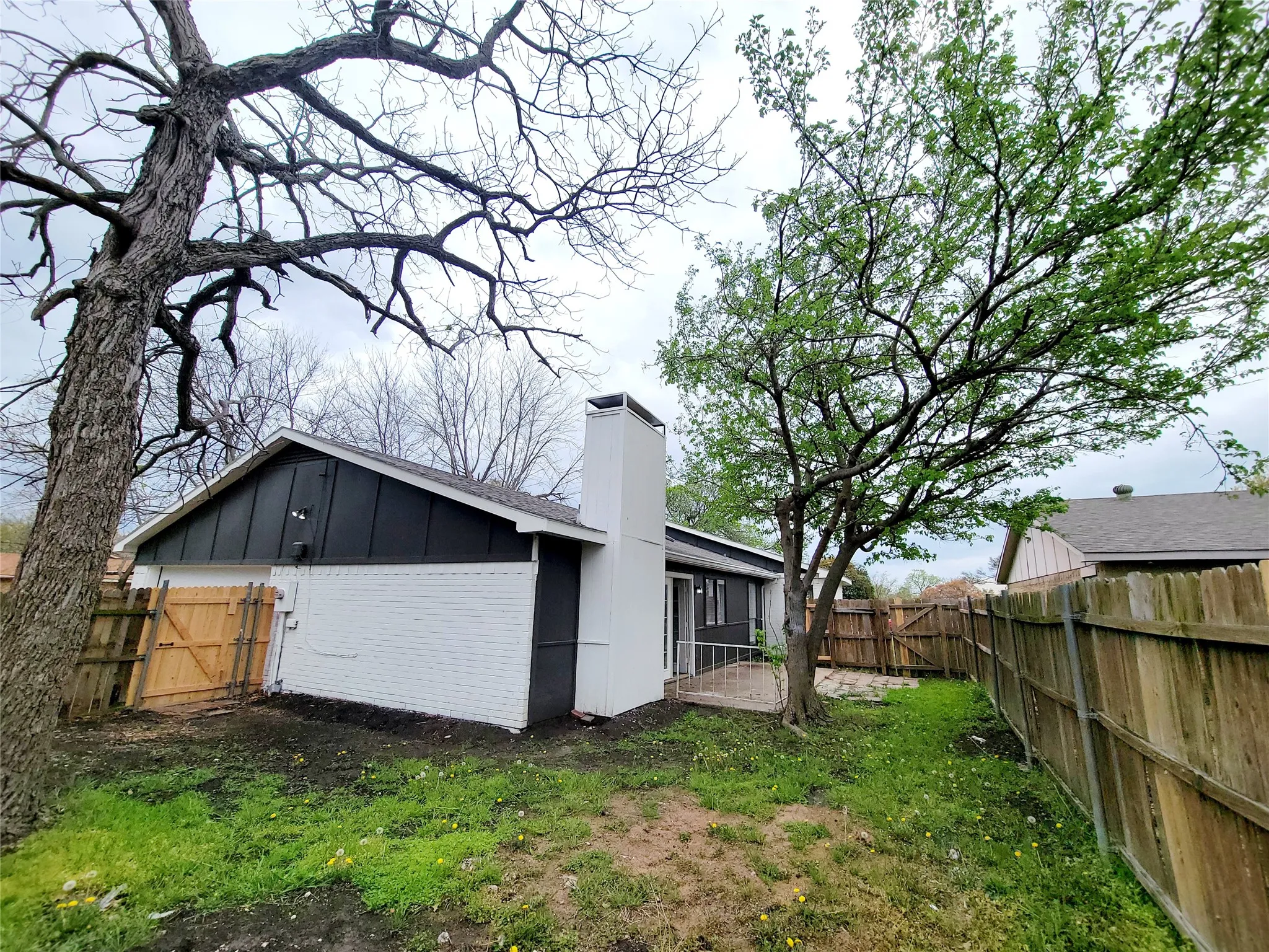 Single Family Residence For Rent in Dallas County , 4636 Gleneagle Street, Mesquite, Texas 75150, 3 Bedroom, 2 Bathroom, 2 Garage spaces, 1,897 Sqft, built in 1980, mls#21377555, Real Estate Agent in Mesquite, Homes For Rent in Dallas county, Homes For Rent in Mesquite, Realtor in Mesquite Texas, Real Estate Brokerage Independent Realty Texas, Luminita Cordes Realtor
