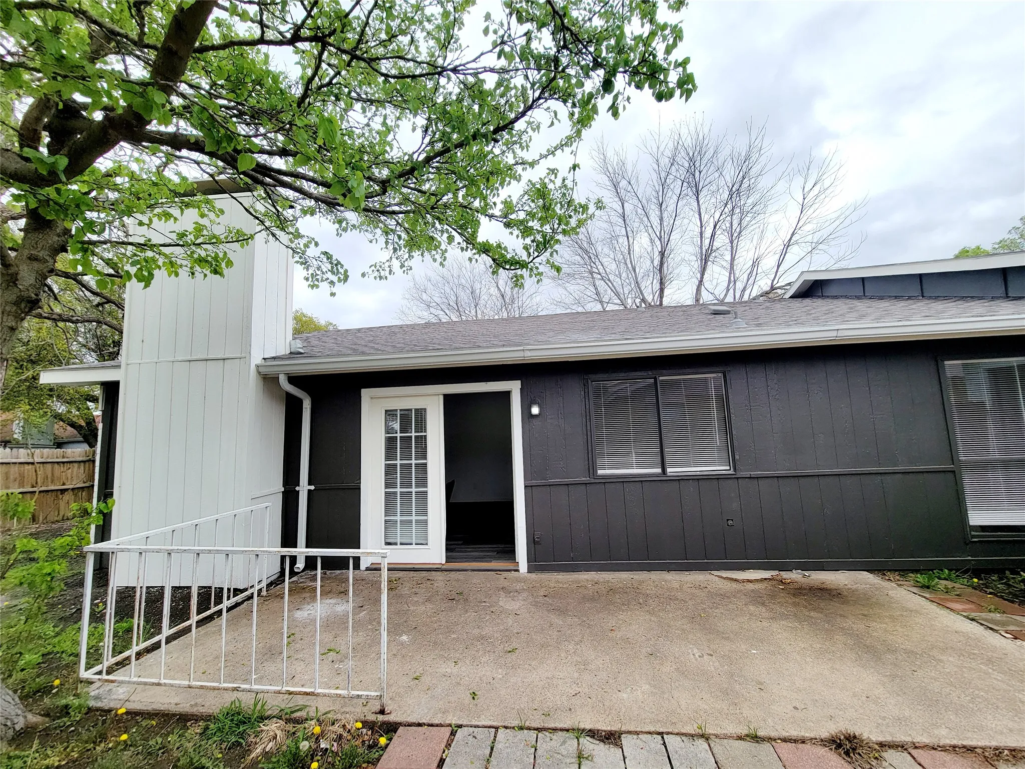 Single Family Residence For Rent in Dallas County , 4636 Gleneagle Street, Mesquite, Texas 75150, 3 Bedroom, 2 Bathroom, 2 Garage spaces, 1,897 Sqft, built in 1980, mls#21377555, Real Estate Agent in Mesquite, Homes For Rent in Dallas county, Homes For Rent in Mesquite, Realtor in Mesquite Texas, Real Estate Brokerage Independent Realty Texas, Luminita Cordes Realtor