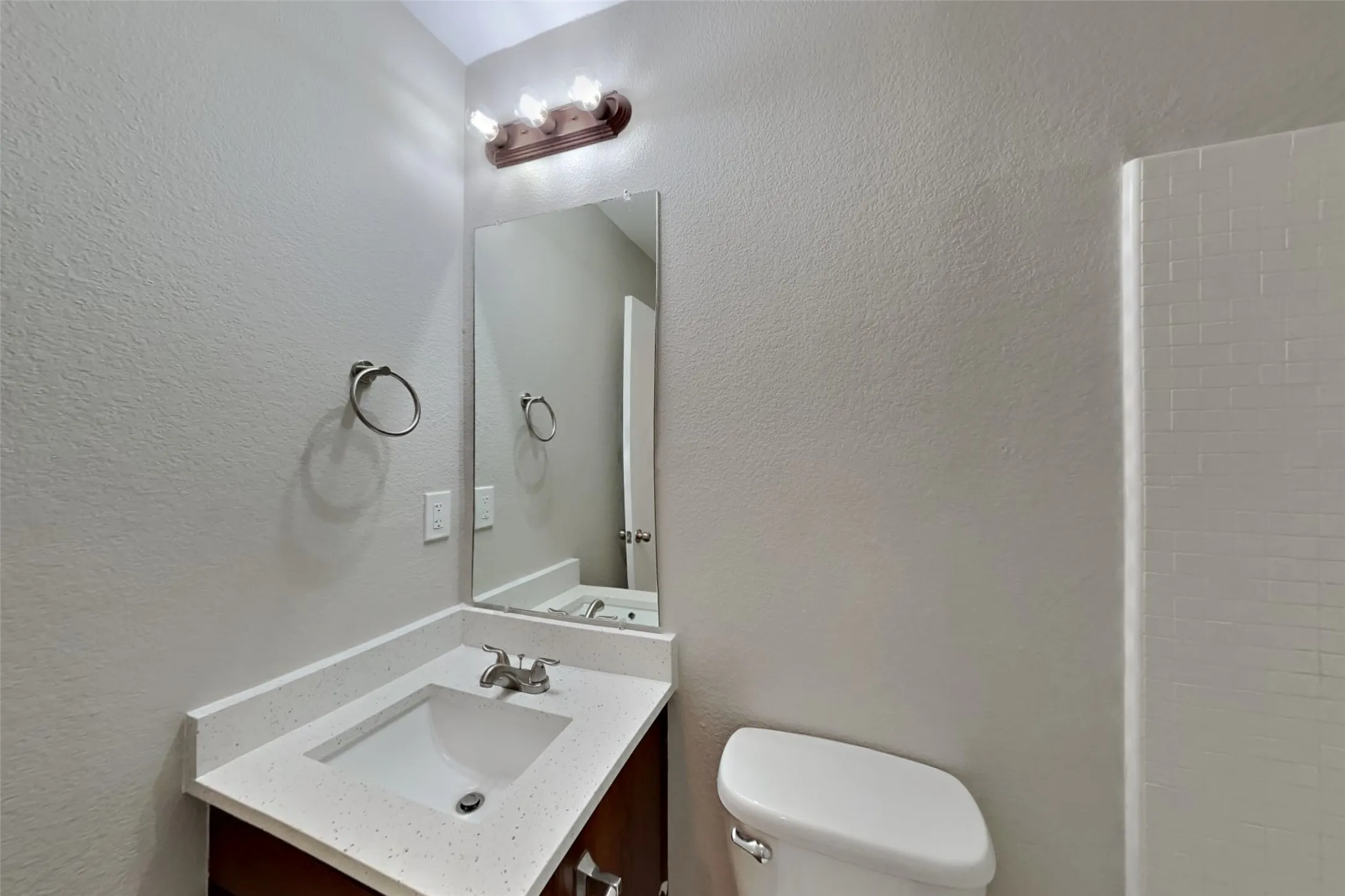 Single Family Residence For Rent in Tarrant County , 1269 Wysteria Lane, Burleson, Texas 76028, 3 Bedroom, 2 Bathroom, 2 Garage spaces, 1,406 Sqft, built in 2012, mls#21377535, Real Estate Agent in Burleson, Homes For Rent in Tarrant county, Homes For Rent in Burleson, Realtor in Burleson Texas, Real Estate Brokerage Independent Realty Texas, Luminita Cordes Realtor