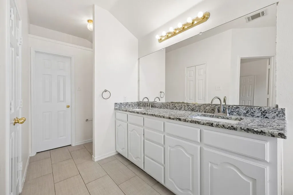 Single Family Residence For Sale in Collin County , 15701 Wyoming Drive, Frisco, Texas 75035, 4 Bedroom, 3 Bathroom, 2 Garage spaces, 2,850 Sqft, built in 2003, mls#21370684, Real Estate Agent in Frisco, Homes For Sale in Collin county, Homes For Sale in Frisco, Realtor in Frisco Texas, Real Estate Brokerage Independent Realty Texas, Luminita Cordes Realtor
