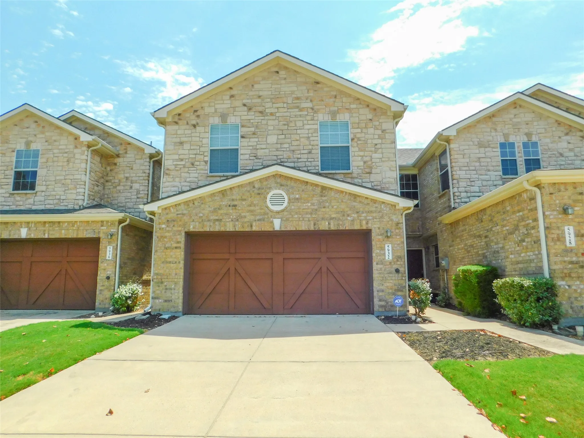 Townhouse For Rent in Denton County , 5932 Lost Valley Drive, The Colony, Texas 75056, 3 Bedroom, 3 Bathroom, 2 Garage spaces, 1,839 Sqft, built in 2009, mls#21377549, Real Estate Agent in The Colony, Homes For Rent in Denton county, Homes For Rent in The Colony, Realtor in The Colony Texas, Real Estate Brokerage Independent Realty Texas, Luminita Cordes Realtor
