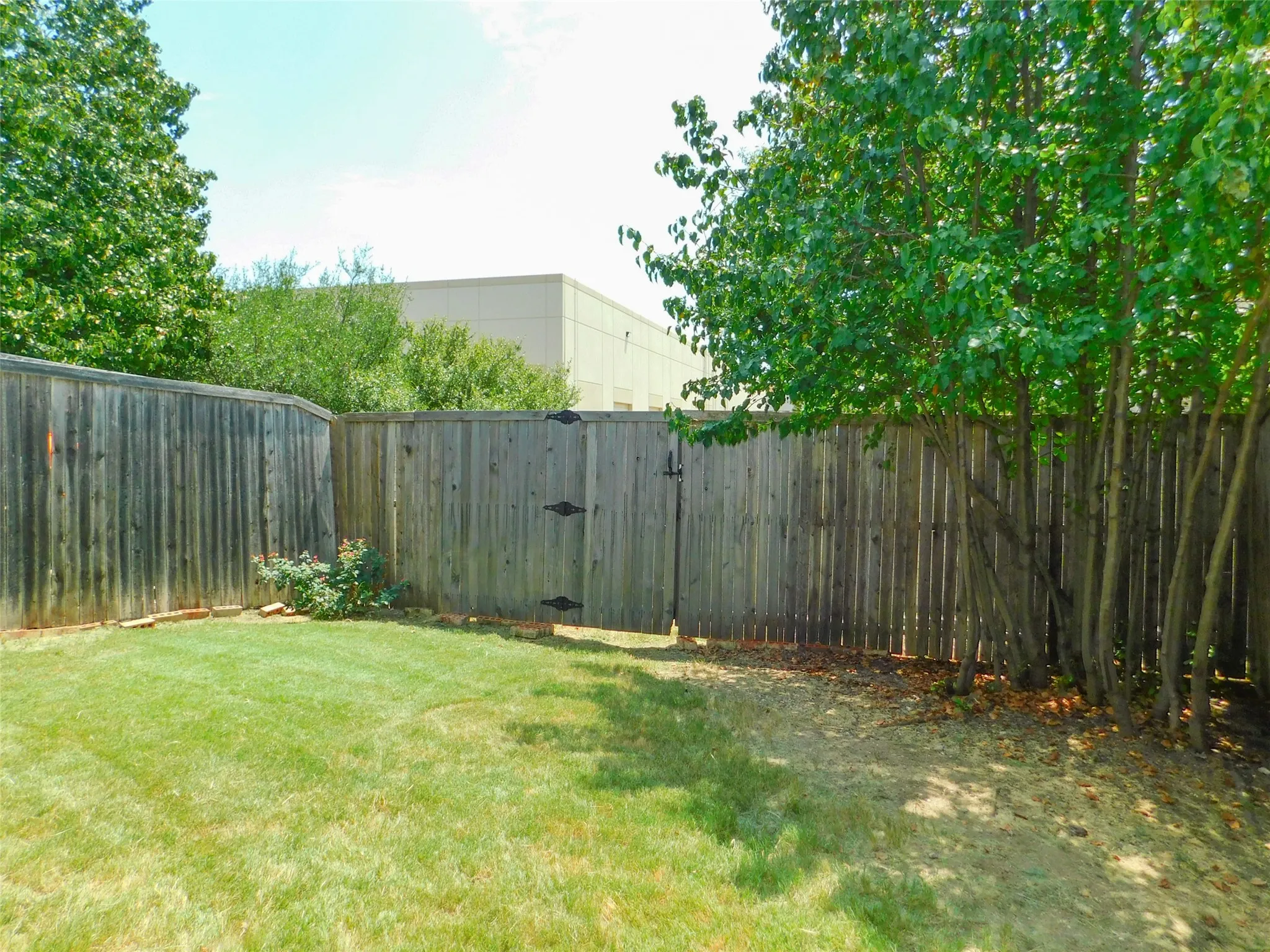 Townhouse For Rent in Denton County , 5932 Lost Valley Drive, The Colony, Texas 75056, 3 Bedroom, 3 Bathroom, 2 Garage spaces, 1,839 Sqft, built in 2009, mls#21377549, Real Estate Agent in The Colony, Homes For Rent in Denton county, Homes For Rent in The Colony, Realtor in The Colony Texas, Real Estate Brokerage Independent Realty Texas, Luminita Cordes Realtor