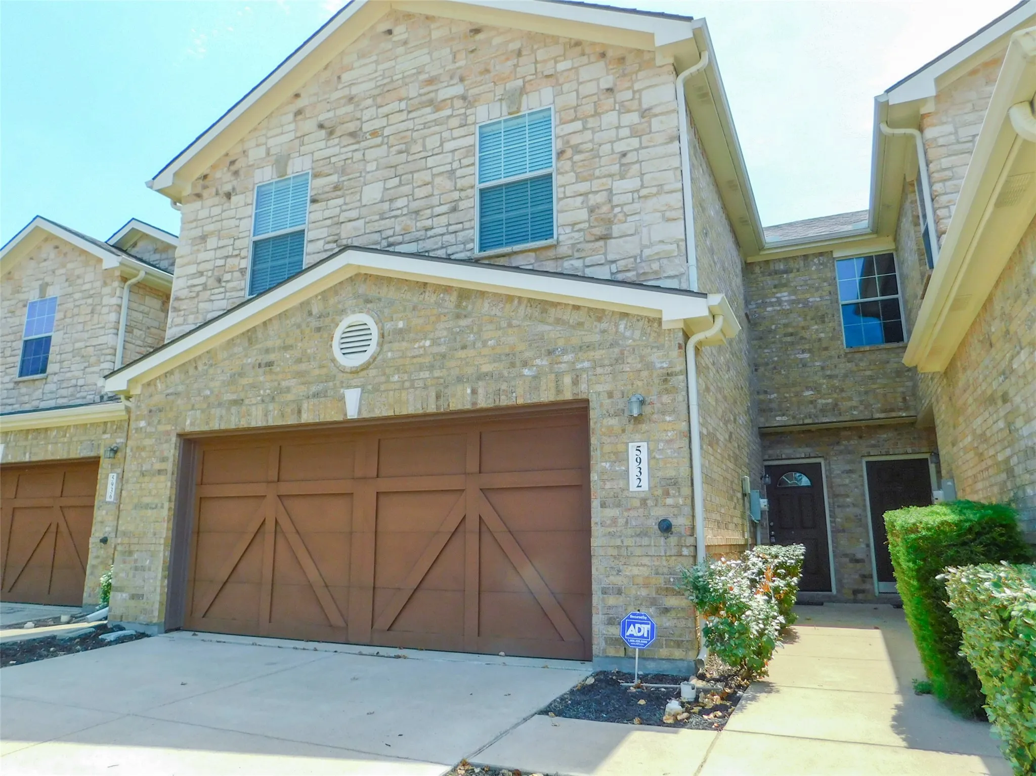 Townhouse For Rent in Denton County , 5932 Lost Valley Drive, The Colony, Texas 75056, 3 Bedroom, 3 Bathroom, 2 Garage spaces, 1,839 Sqft, built in 2009, mls#21377549, Real Estate Agent in The Colony, Homes For Rent in Denton county, Homes For Rent in The Colony, Realtor in The Colony Texas, Real Estate Brokerage Independent Realty Texas, Luminita Cordes Realtor
