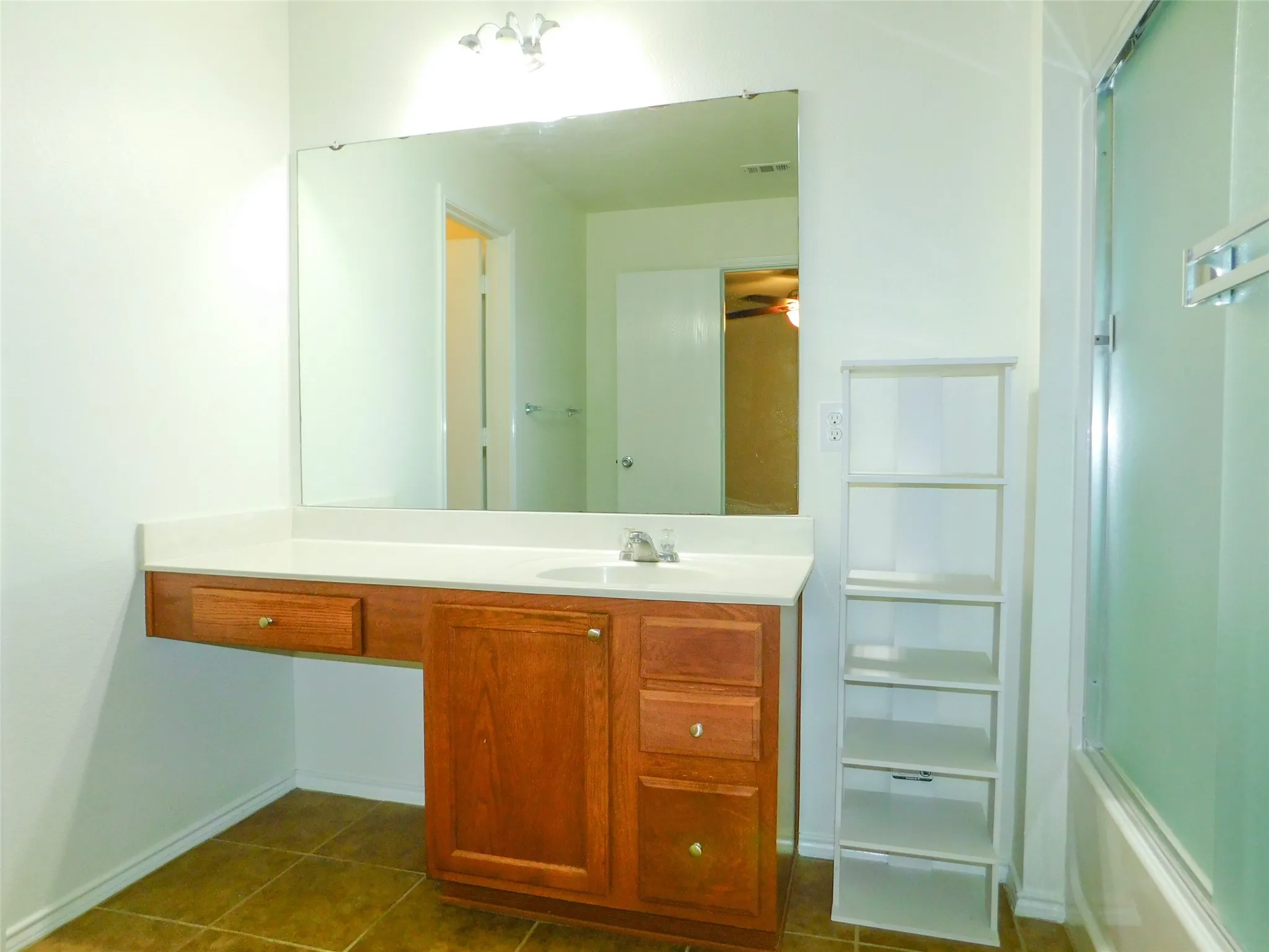Townhouse For Rent in Denton County , 5932 Lost Valley Drive, The Colony, Texas 75056, 3 Bedroom, 3 Bathroom, 2 Garage spaces, 1,839 Sqft, built in 2009, mls#21377549, Real Estate Agent in The Colony, Homes For Rent in Denton county, Homes For Rent in The Colony, Realtor in The Colony Texas, Real Estate Brokerage Independent Realty Texas, Luminita Cordes Realtor