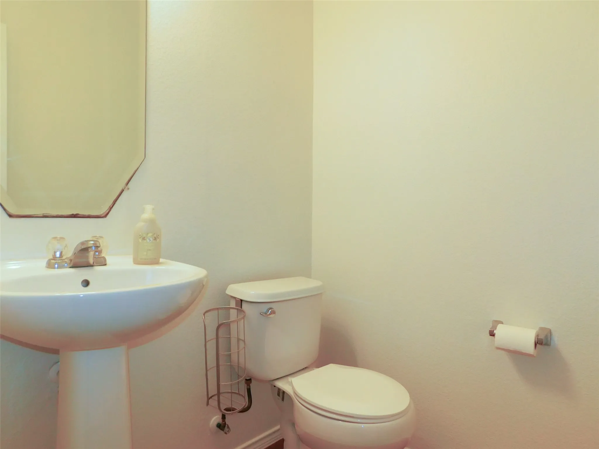 Townhouse For Rent in Denton County , 5932 Lost Valley Drive, The Colony, Texas 75056, 3 Bedroom, 3 Bathroom, 2 Garage spaces, 1,839 Sqft, built in 2009, mls#21377549, Real Estate Agent in The Colony, Homes For Rent in Denton county, Homes For Rent in The Colony, Realtor in The Colony Texas, Real Estate Brokerage Independent Realty Texas, Luminita Cordes Realtor