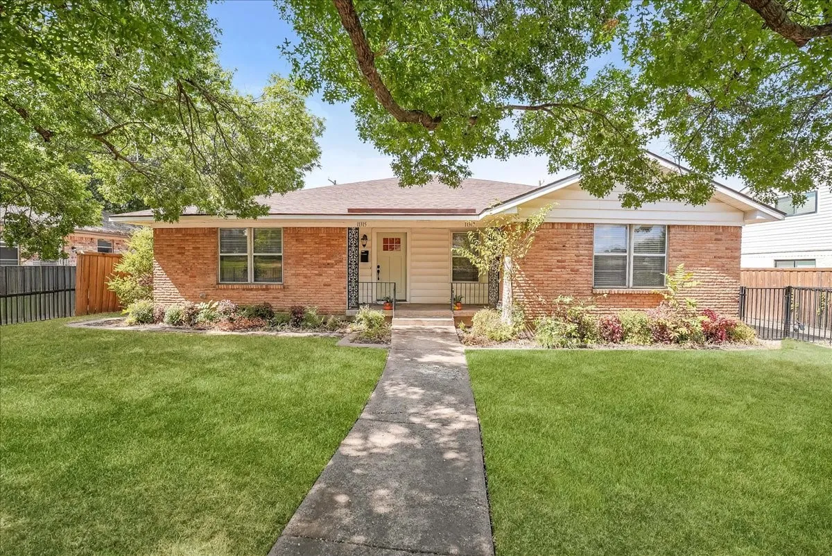 Duplex For Sale in Dallas County , 11315-11317 Lochwood Boulevard, Dallas, Texas 75218, 4 Bedroom, 0, Garage spaces, 2,322 Sqft, built in 1958, mls#21371374, Real Estate Agent in Dallas, Homes For Sale in Dallas county, Homes For Sale in Dallas, Realtor in Dallas Texas, Real Estate Brokerage Independent Realty Texas, Luminita Cordes Realtor