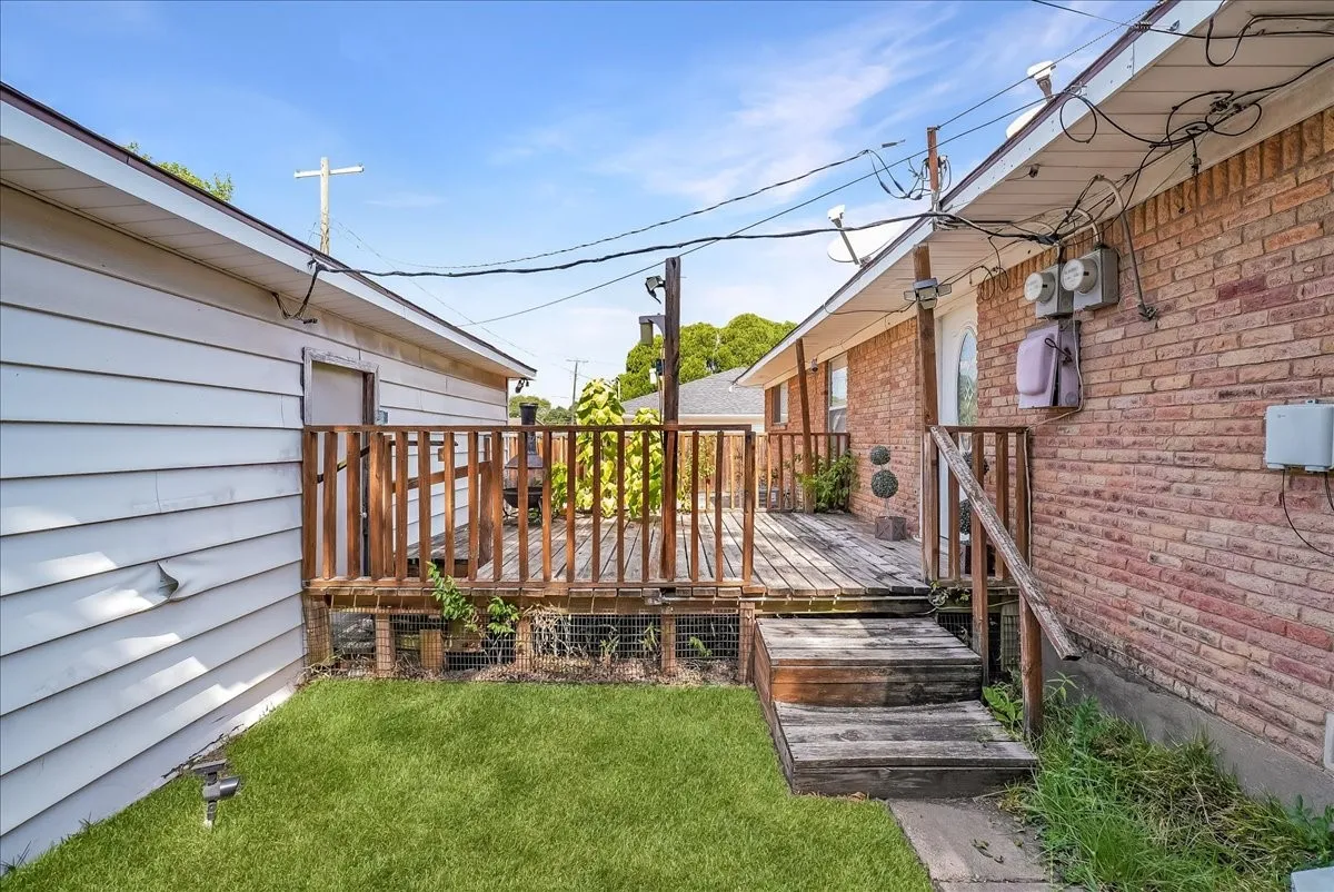 Duplex For Sale in Dallas County , 11315-11317 Lochwood Boulevard, Dallas, Texas 75218, 4 Bedroom, 0, Garage spaces, 2,322 Sqft, built in 1958, mls#21371374, Real Estate Agent in Dallas, Homes For Sale in Dallas county, Homes For Sale in Dallas, Realtor in Dallas Texas, Real Estate Brokerage Independent Realty Texas, Luminita Cordes Realtor