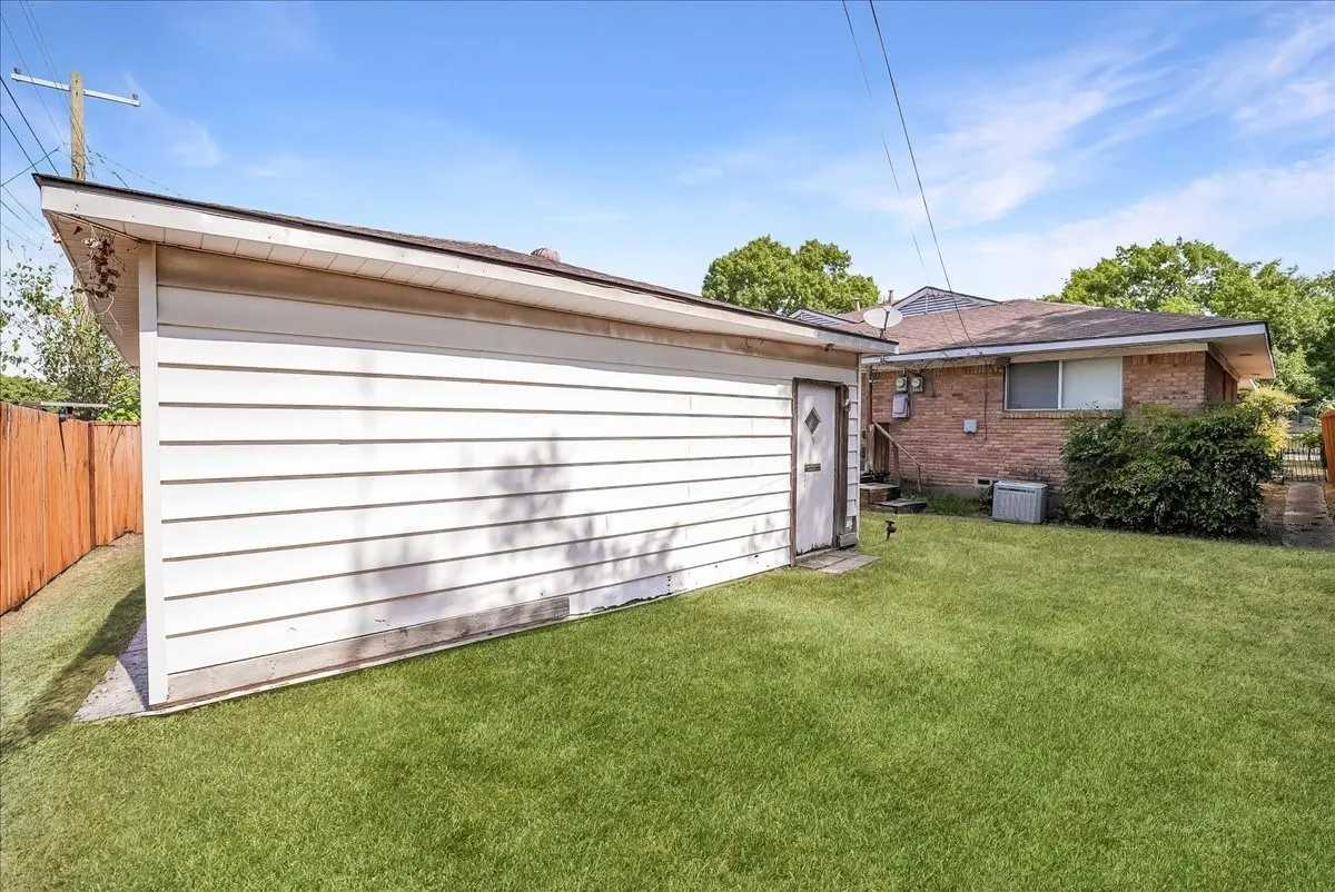 Duplex For Sale in Dallas County , 11315-11317 Lochwood Boulevard, Dallas, Texas 75218, 4 Bedroom, 0, Garage spaces, 2,322 Sqft, built in 1958, mls#21371374, Real Estate Agent in Dallas, Homes For Sale in Dallas county, Homes For Sale in Dallas, Realtor in Dallas Texas, Real Estate Brokerage Independent Realty Texas, Luminita Cordes Realtor