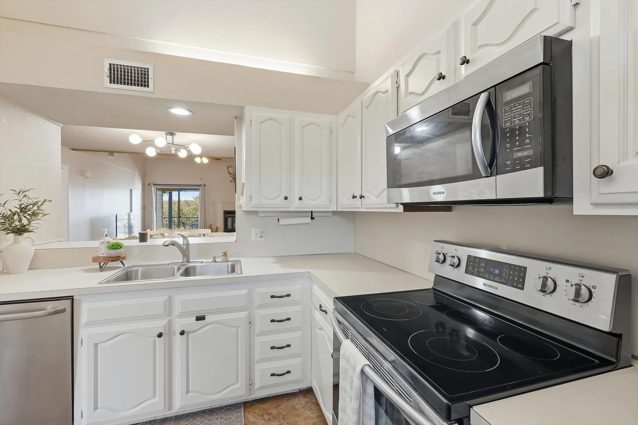 Condominium For Sale in Palo Pinto County , 3033 Hells Gate Loop E207, Strawn, Texas 76475, 3 Bedroom, 2 Bathroom, Garage spaces, 1,260 Sqft, built in 1987, mls#21377550, Real Estate Agent in Strawn, Homes For Sale in Palo Pinto county, Homes For Sale in Strawn, Realtor in Strawn Texas, Real Estate Brokerage Independent Realty Texas, Luminita Cordes Realtor