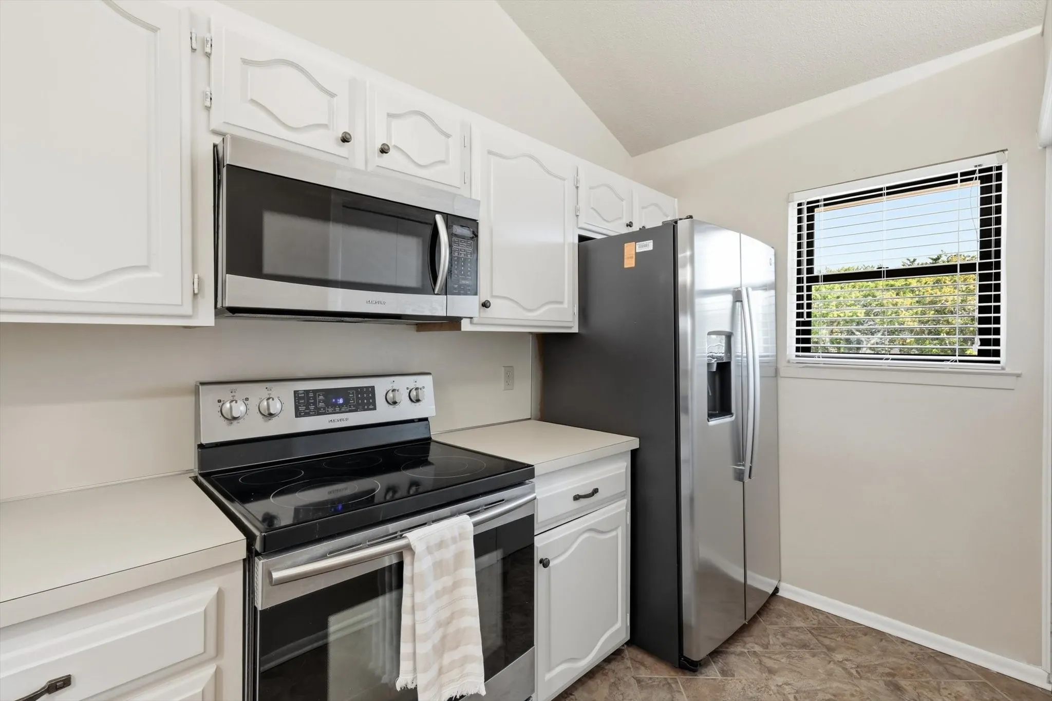 Condominium For Sale in Palo Pinto County , 3033 Hells Gate Loop E207, Strawn, Texas 76475, 3 Bedroom, 2 Bathroom, Garage spaces, 1,260 Sqft, built in 1987, mls#21377550, Real Estate Agent in Strawn, Homes For Sale in Palo Pinto county, Homes For Sale in Strawn, Realtor in Strawn Texas, Real Estate Brokerage Independent Realty Texas, Luminita Cordes Realtor