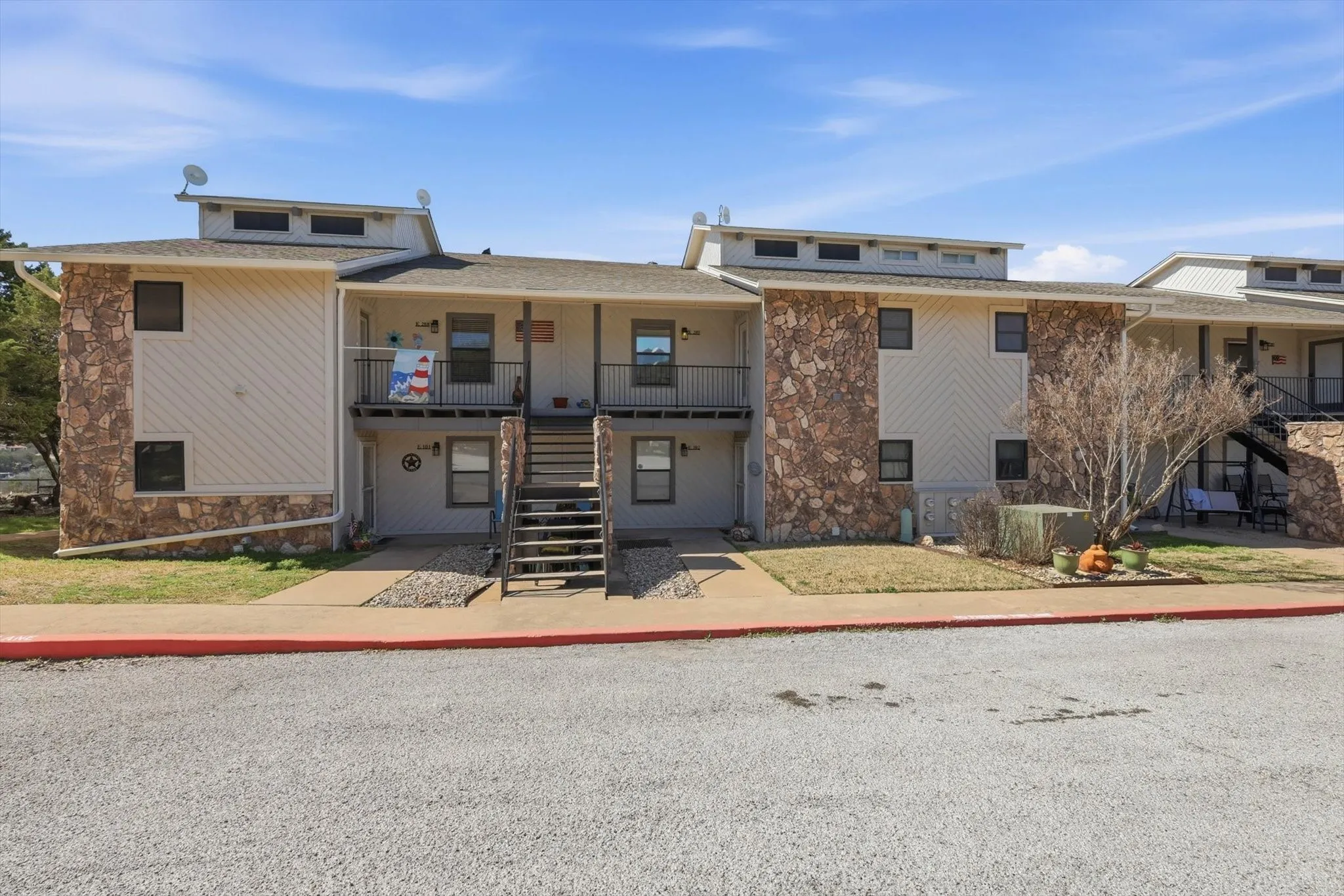 Condominium For Sale in Palo Pinto County , 3033 Hells Gate Loop E207, Strawn, Texas 76475, 3 Bedroom, 2 Bathroom, Garage spaces, 1,260 Sqft, built in 1987, mls#21377550, Real Estate Agent in Strawn, Homes For Sale in Palo Pinto county, Homes For Sale in Strawn, Realtor in Strawn Texas, Real Estate Brokerage Independent Realty Texas, Luminita Cordes Realtor